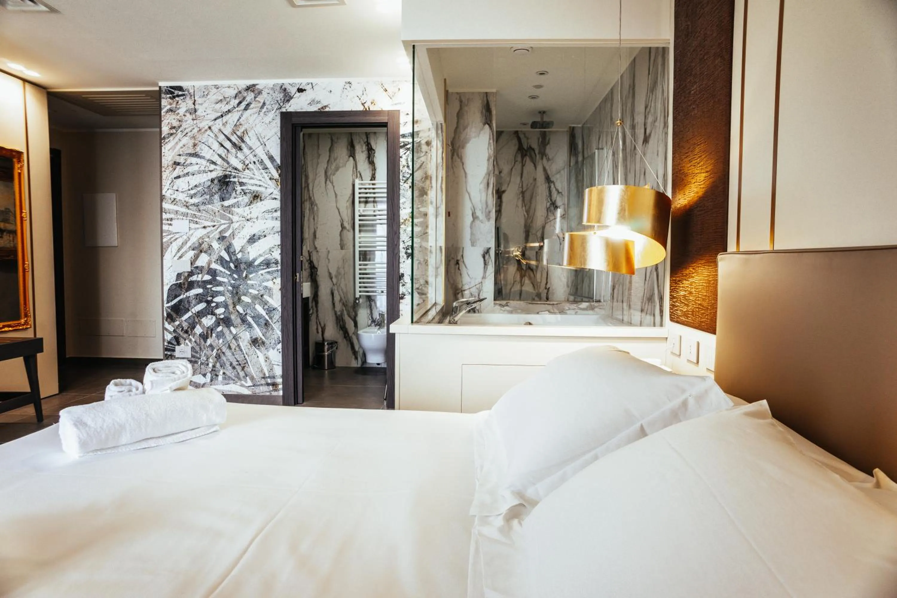 Hot Tub, Bed in Hotel Palace