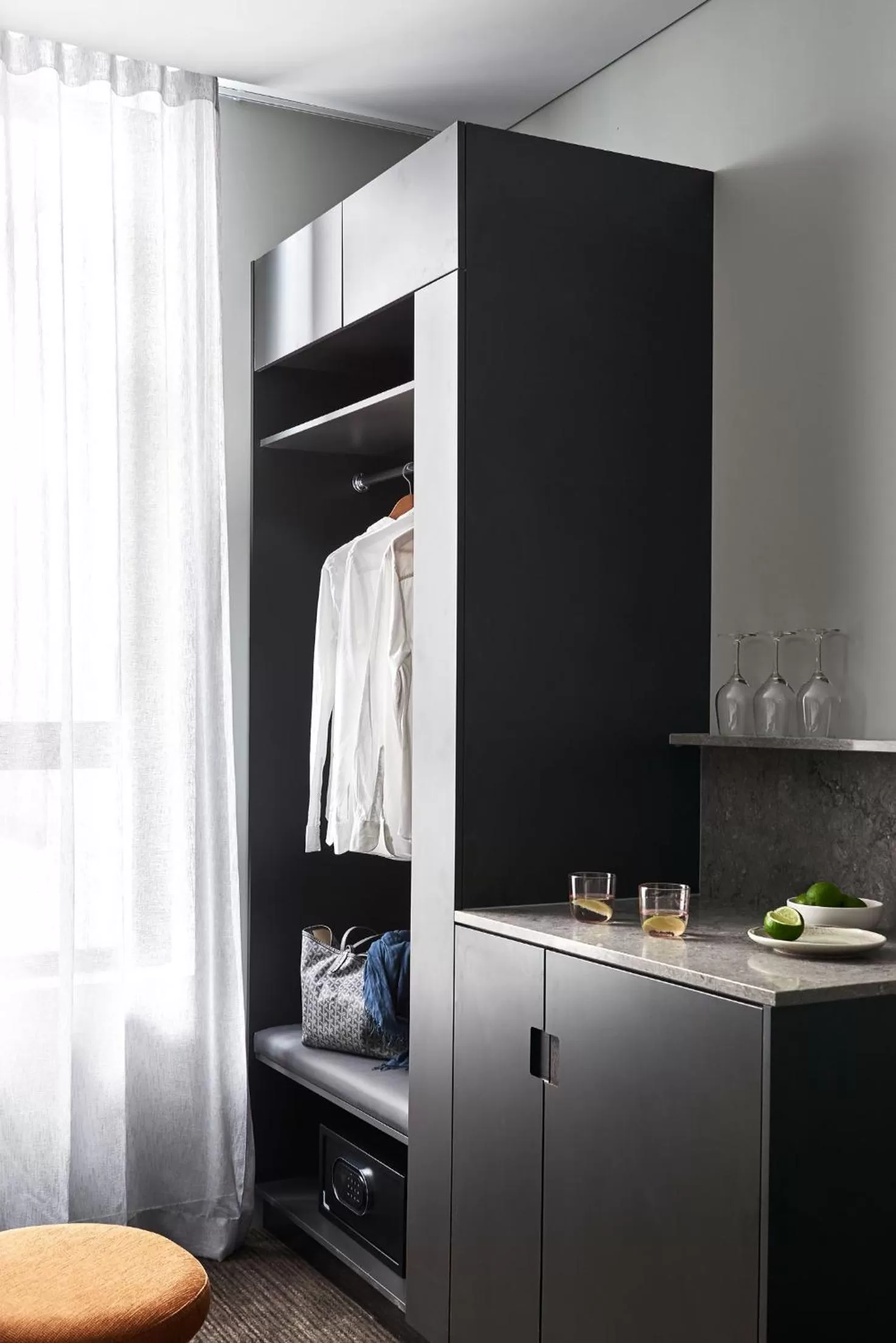 wardrobe in Veriu Green Square