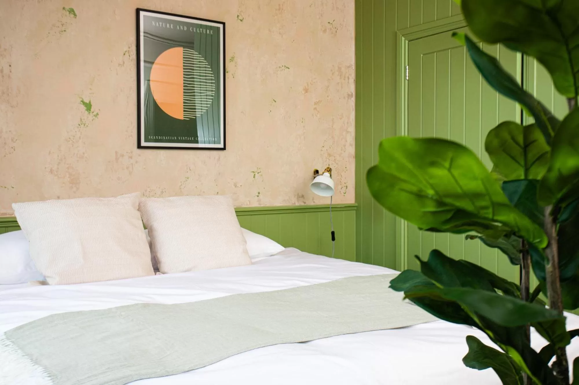 Bed in Settle in Southampton