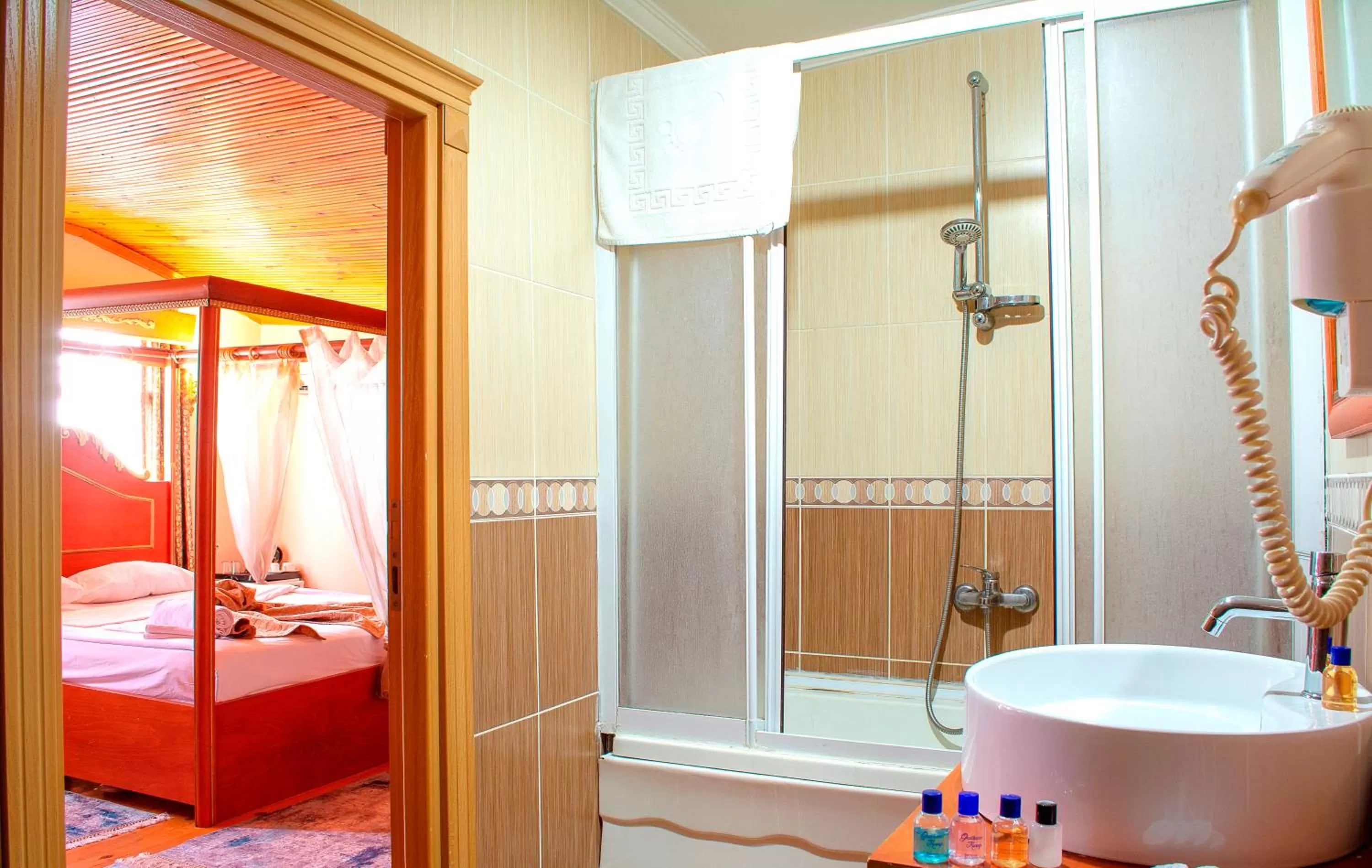 Hot Tub, Bathroom in Gedikpasa Family