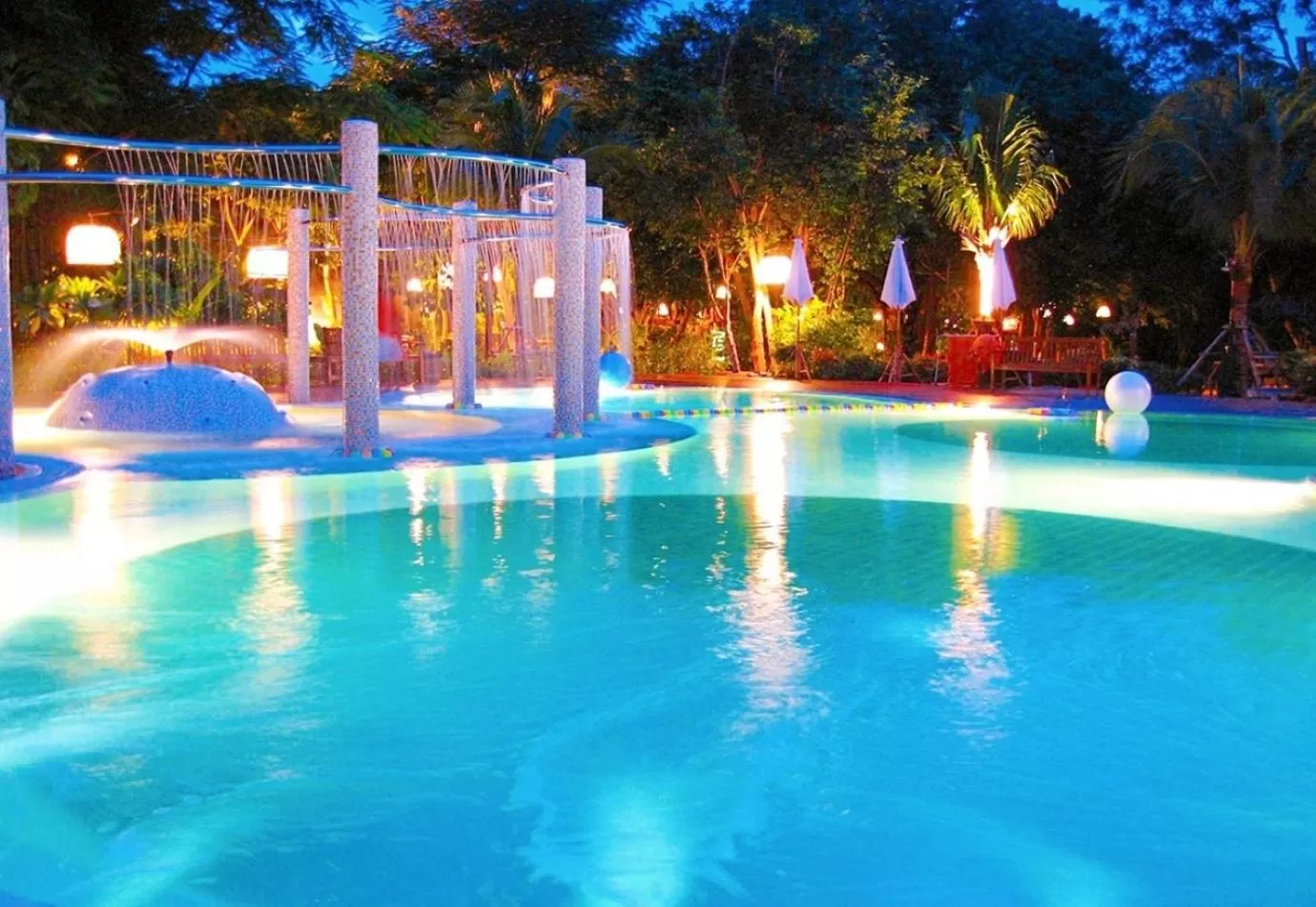 Swimming pool in Birds and Bees Resort