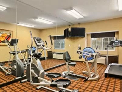 Fitness centre/facilities in Microtel Inn & Suites by Wyndham Ozark
