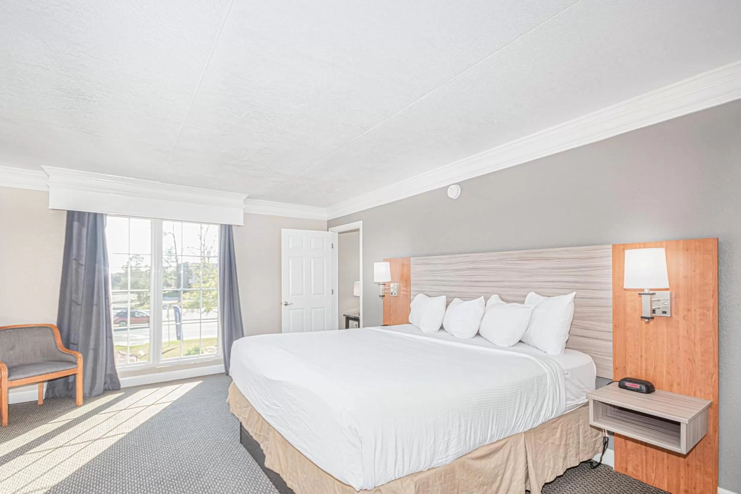 Bed in Casa Bella Inn & Suites Extended Stay