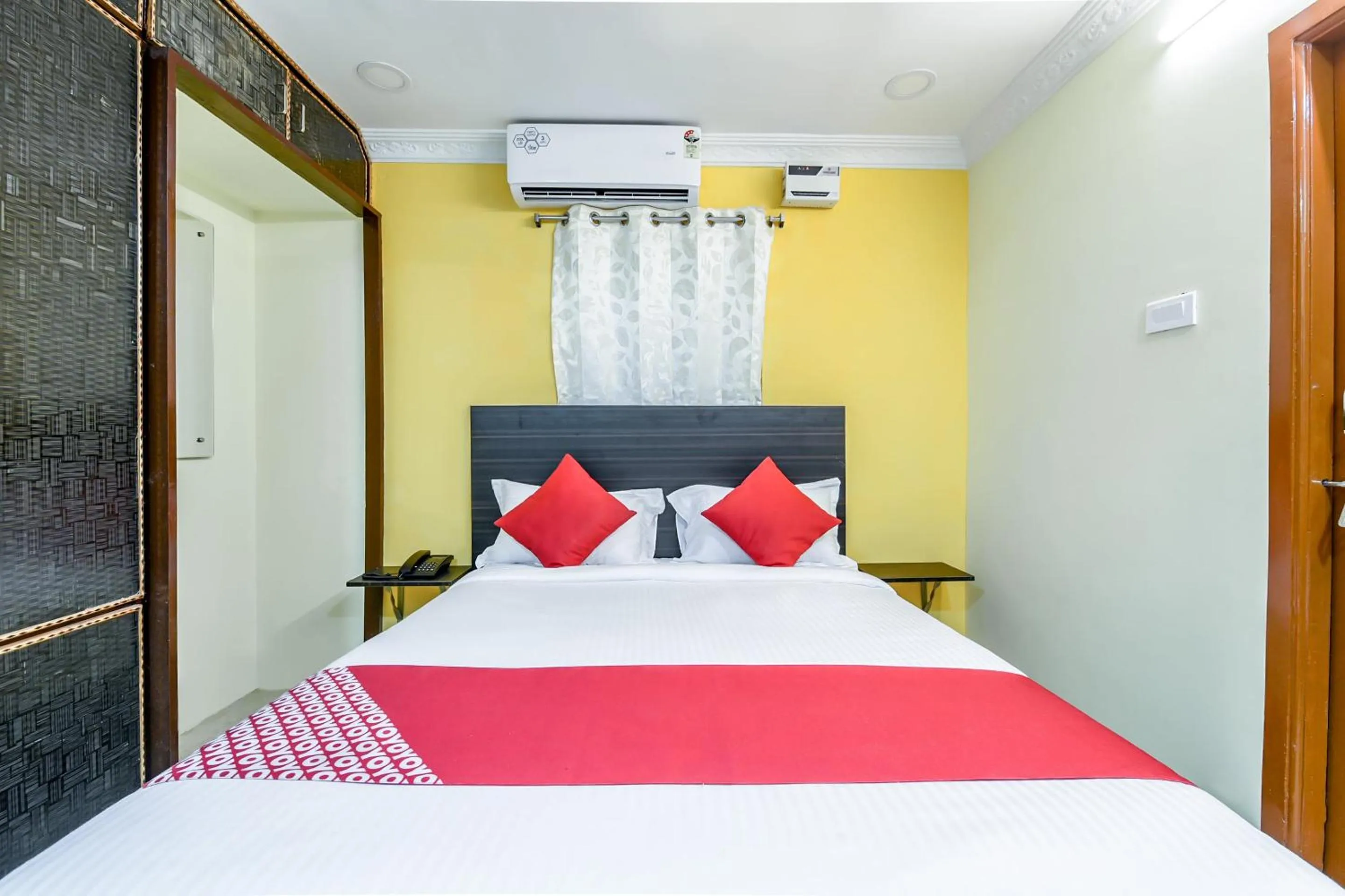 Bedroom, Bed in OYO 17140 Pramukh Heights