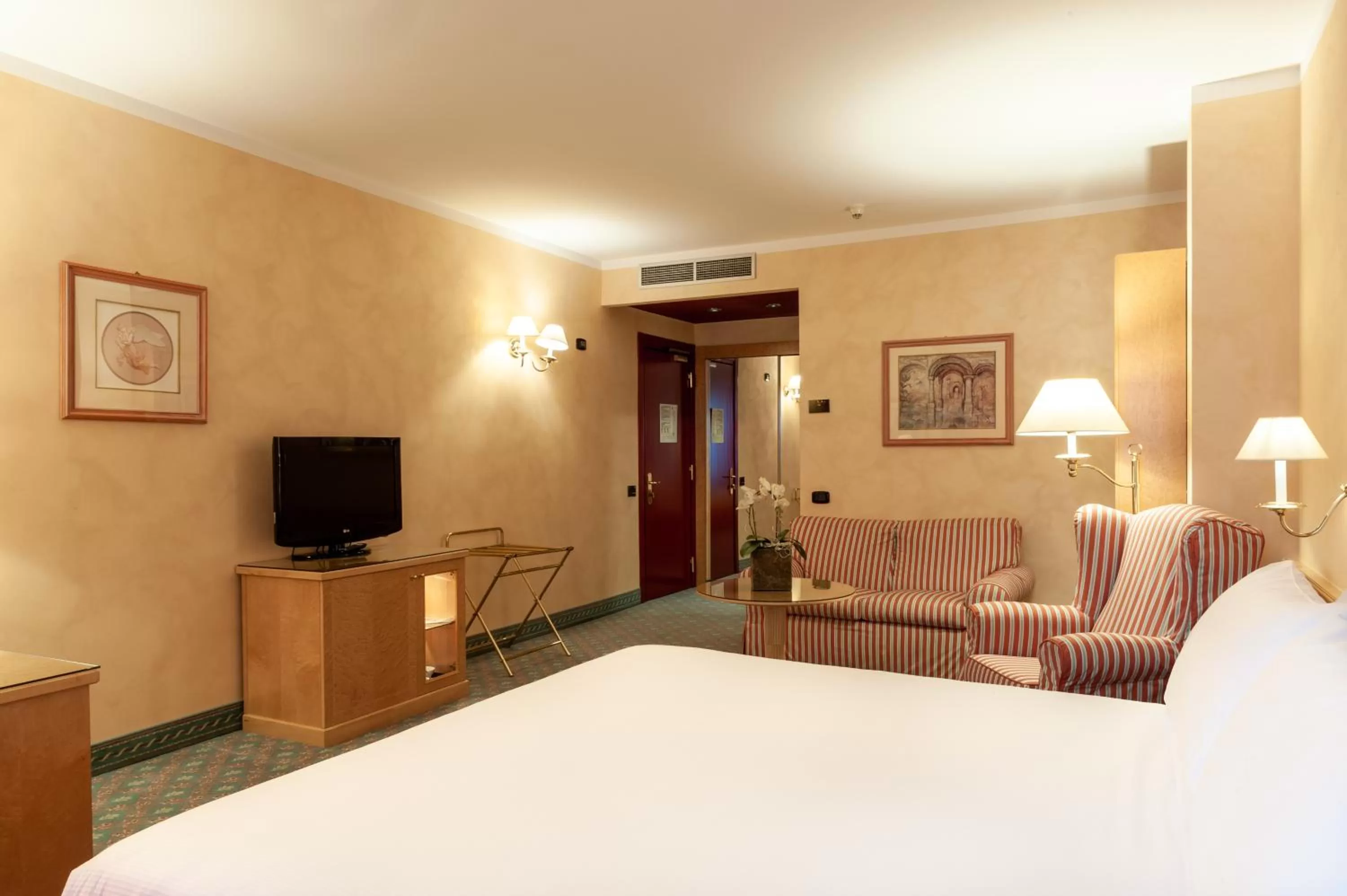 Photo of the whole room, Bed in Agora' Palace Hotel