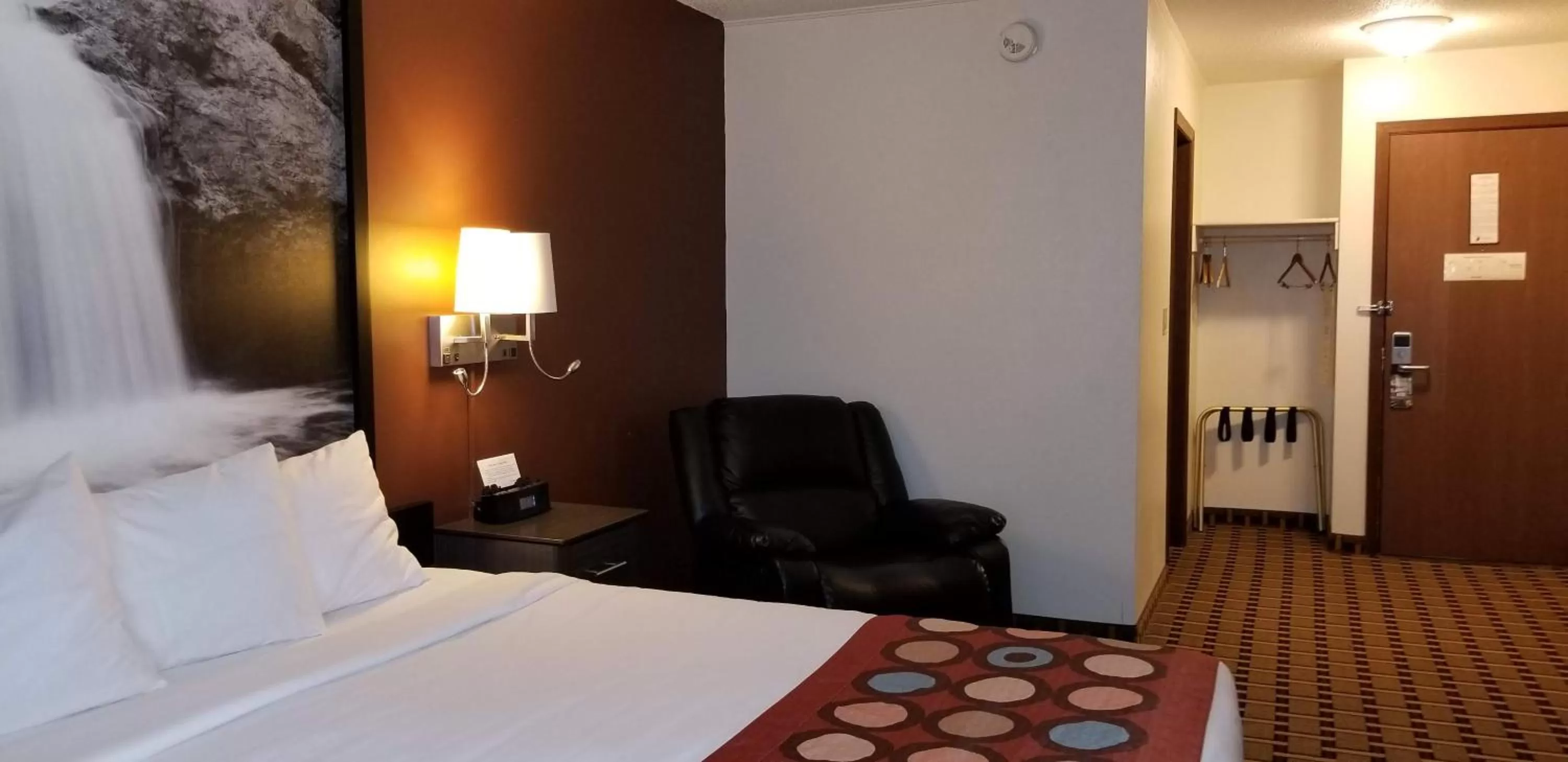 Bed in Super 8 by Wyndham Ashland