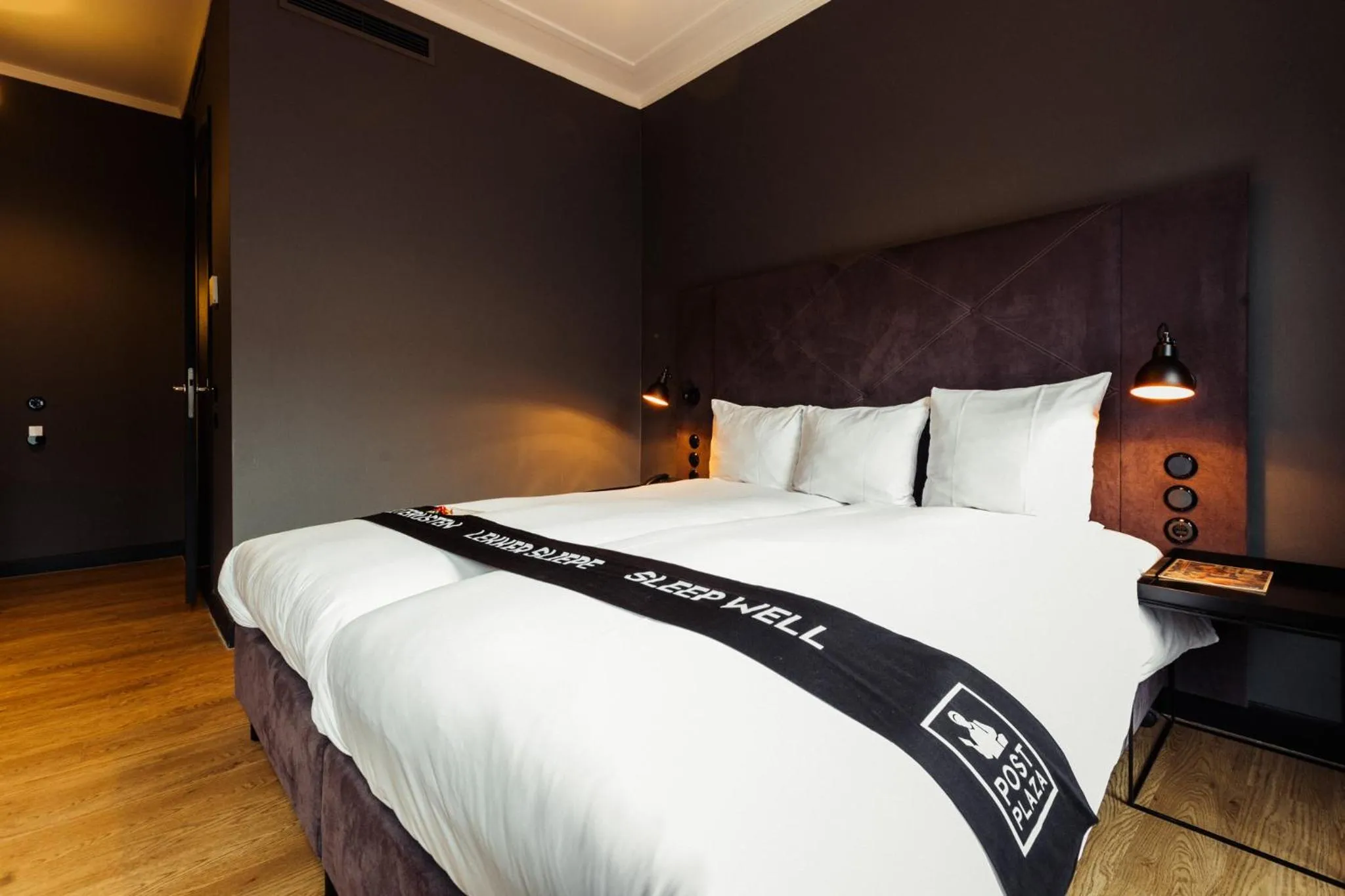 Bed in Post-Plaza Hotel & Grand Café