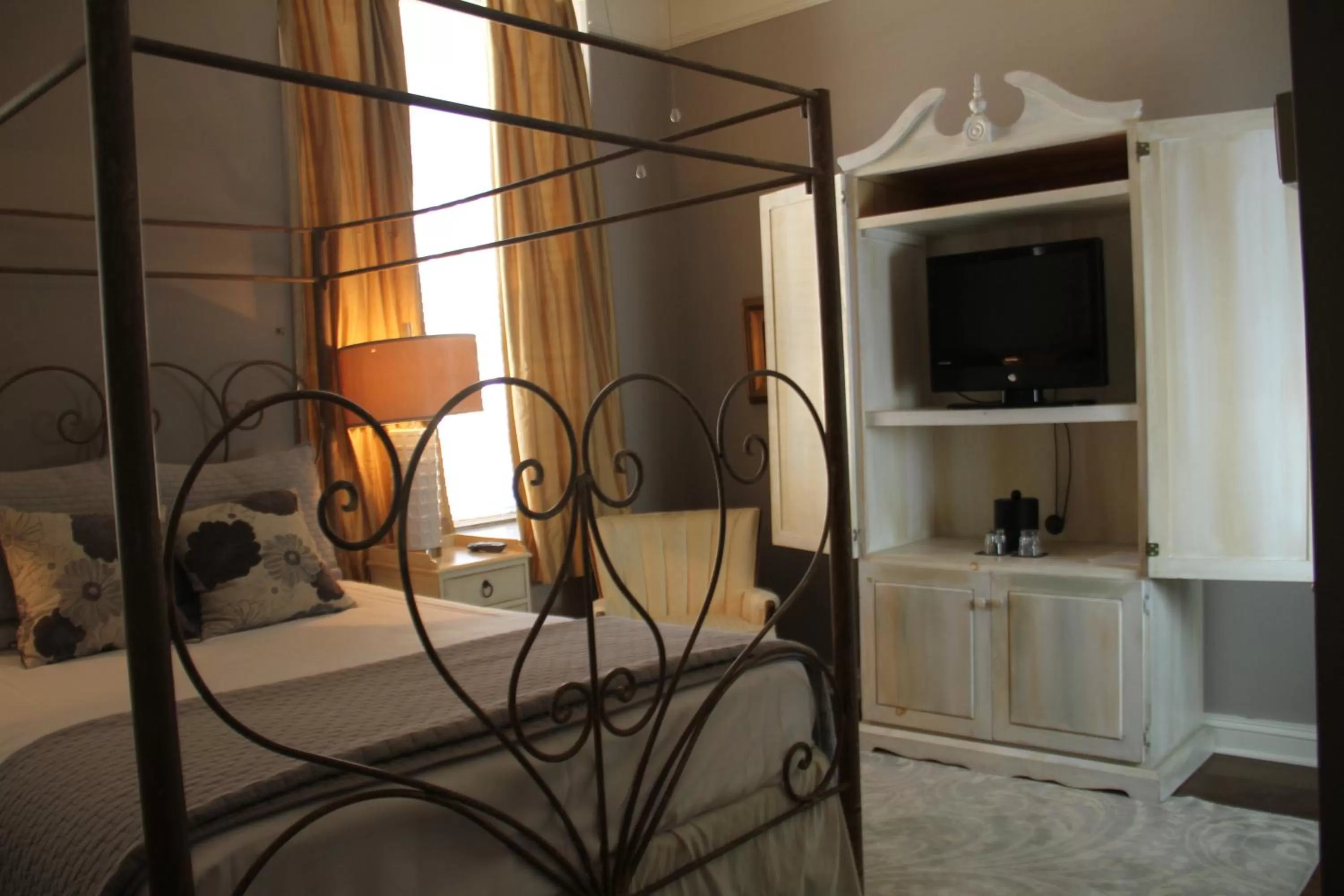 Bed in Old Capitol Inn