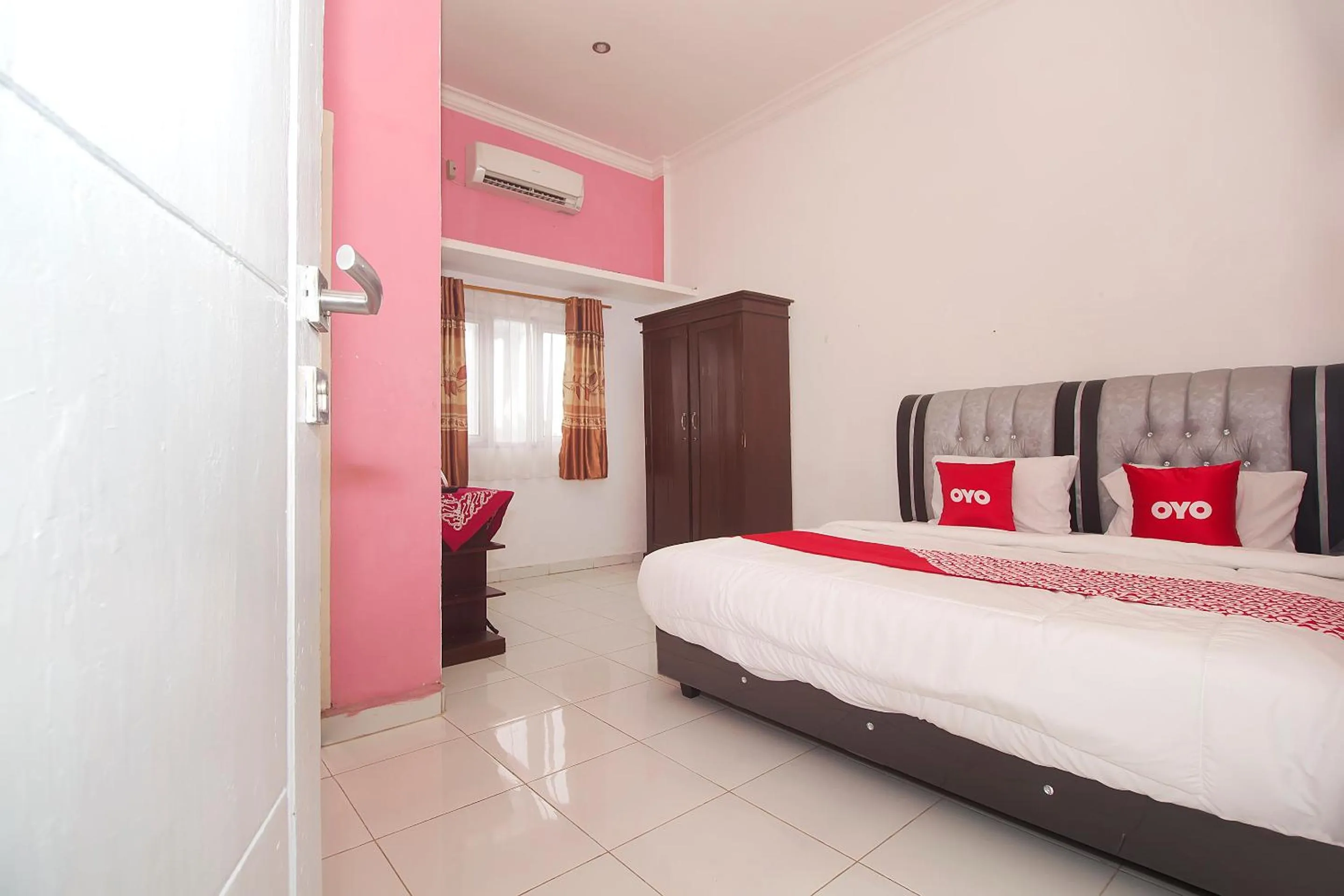 Bedroom, Bed in Hotel O Jasmine Kost Syariah
