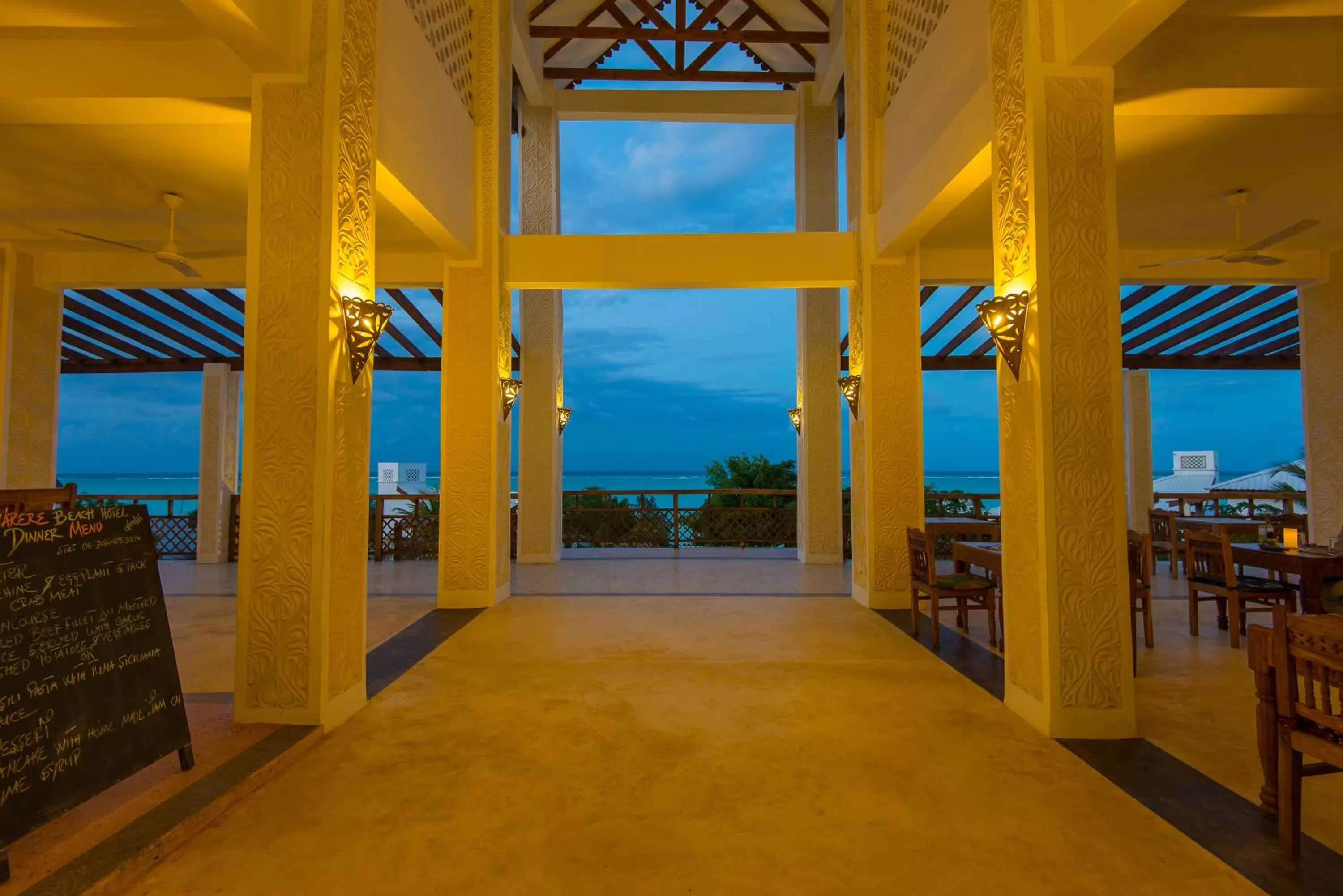 Restaurant/places to eat, Balcony/Terrace in Warere Beach