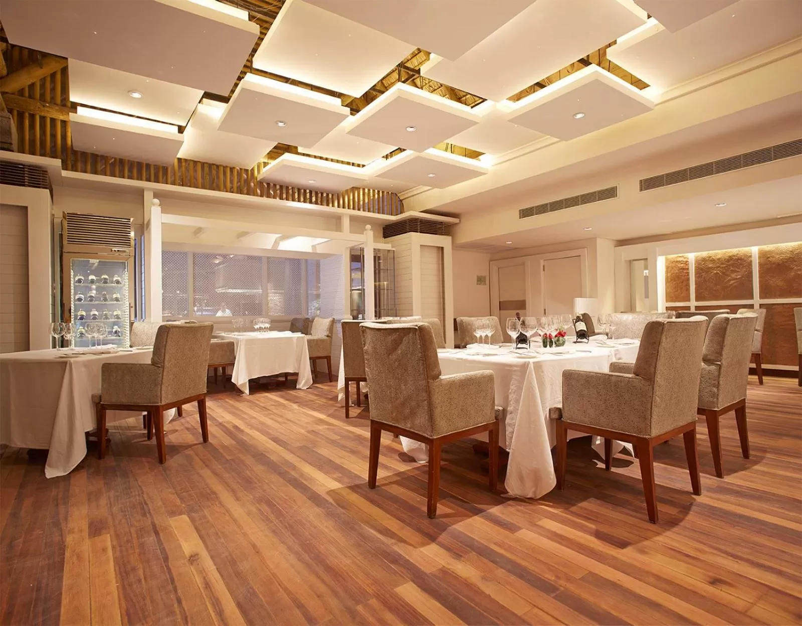 Restaurant/places to eat in Sands Suites Resort & Spa