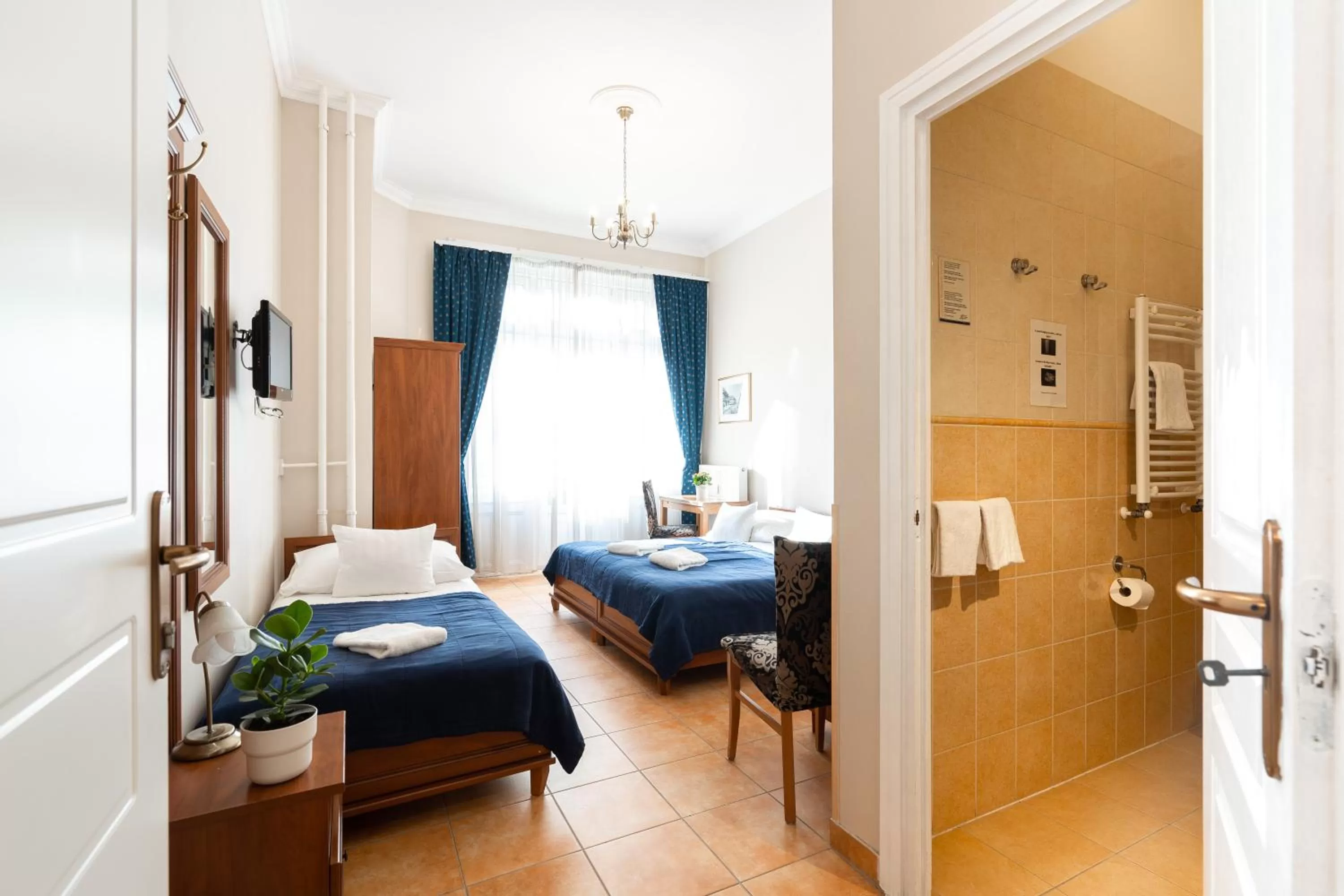 Bathroom, Bed in Budapest Panorama Central