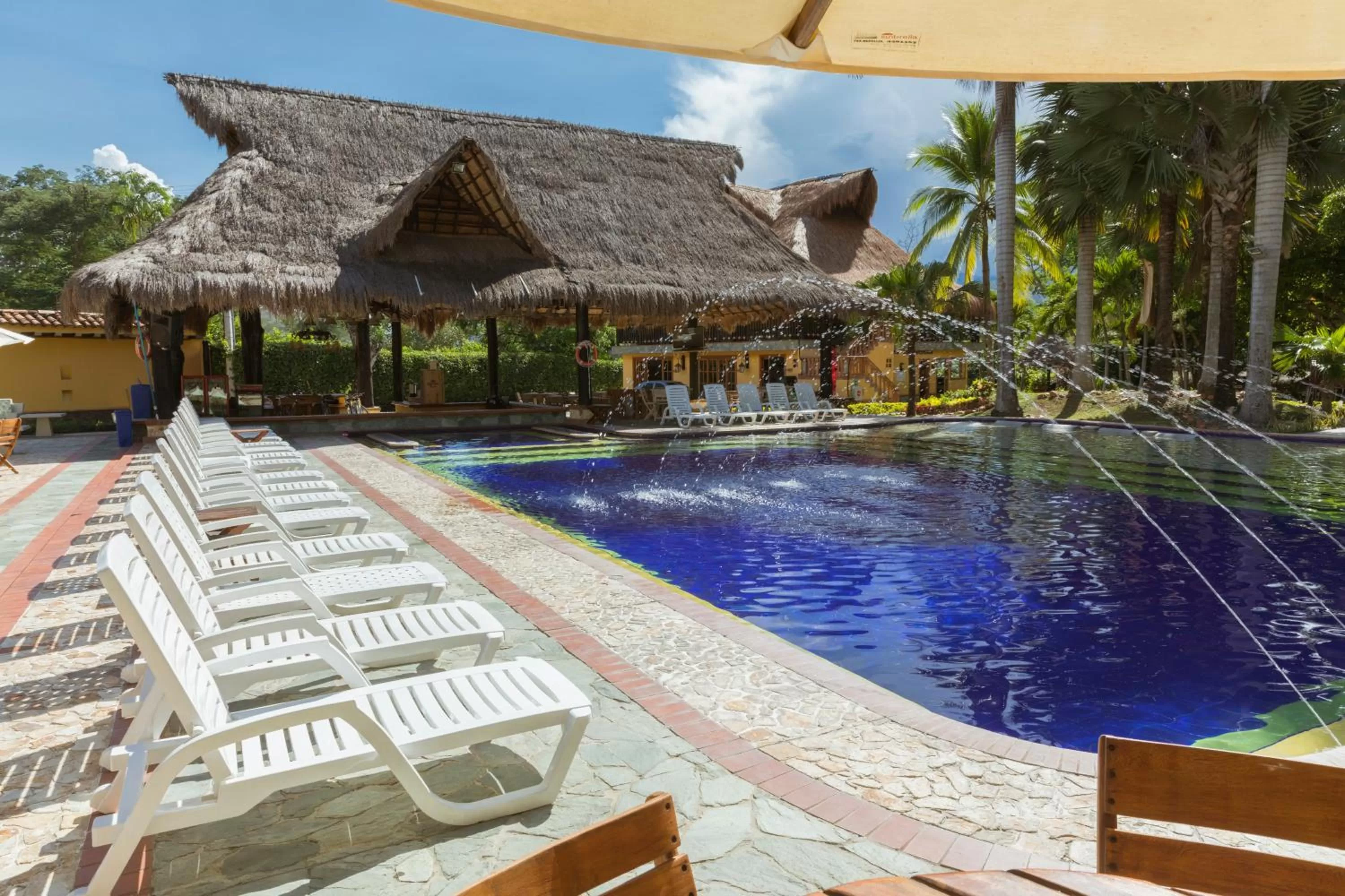 Property building, Swimming Pool in Hotel Portón del Sol