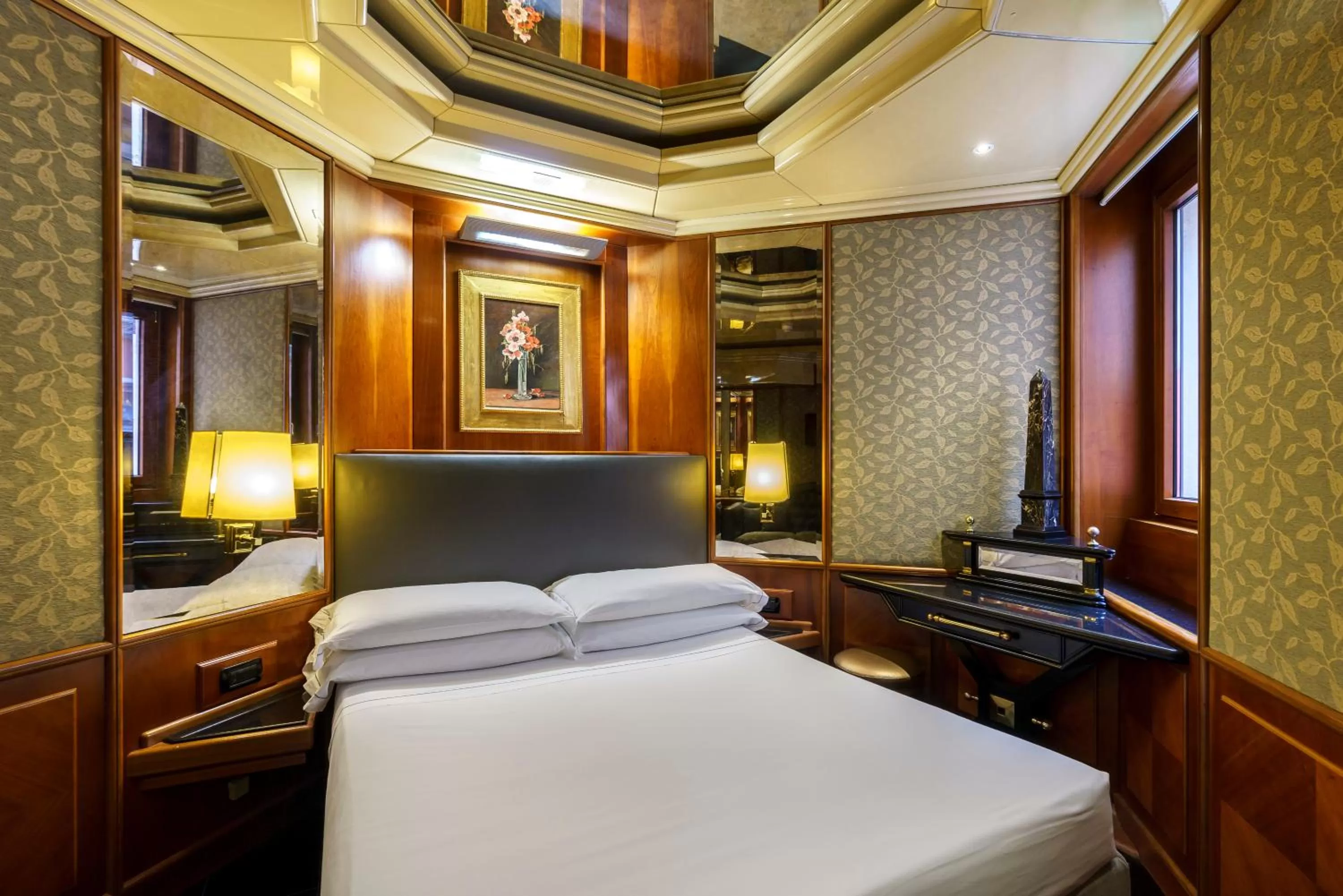 Bed in Hotel Valadier