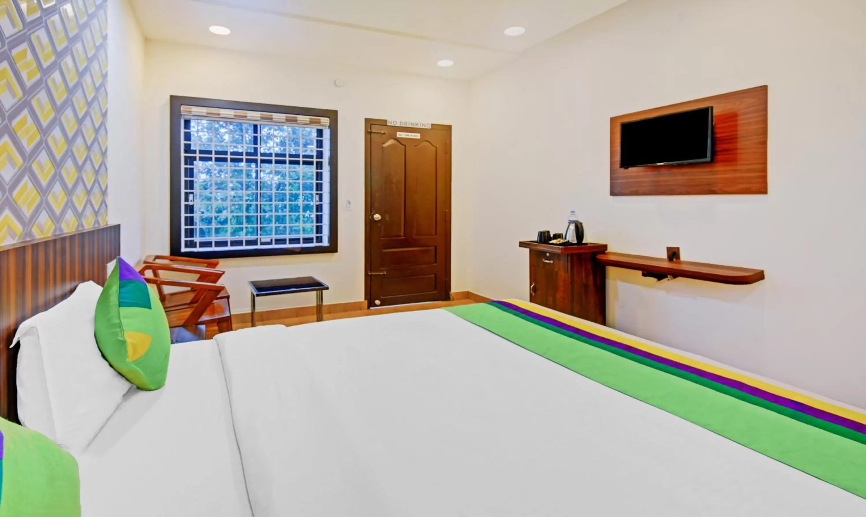 Bedroom, Bed in Itsy Hotels Igloo Residency, 400 Meters From Raja Seat Garden