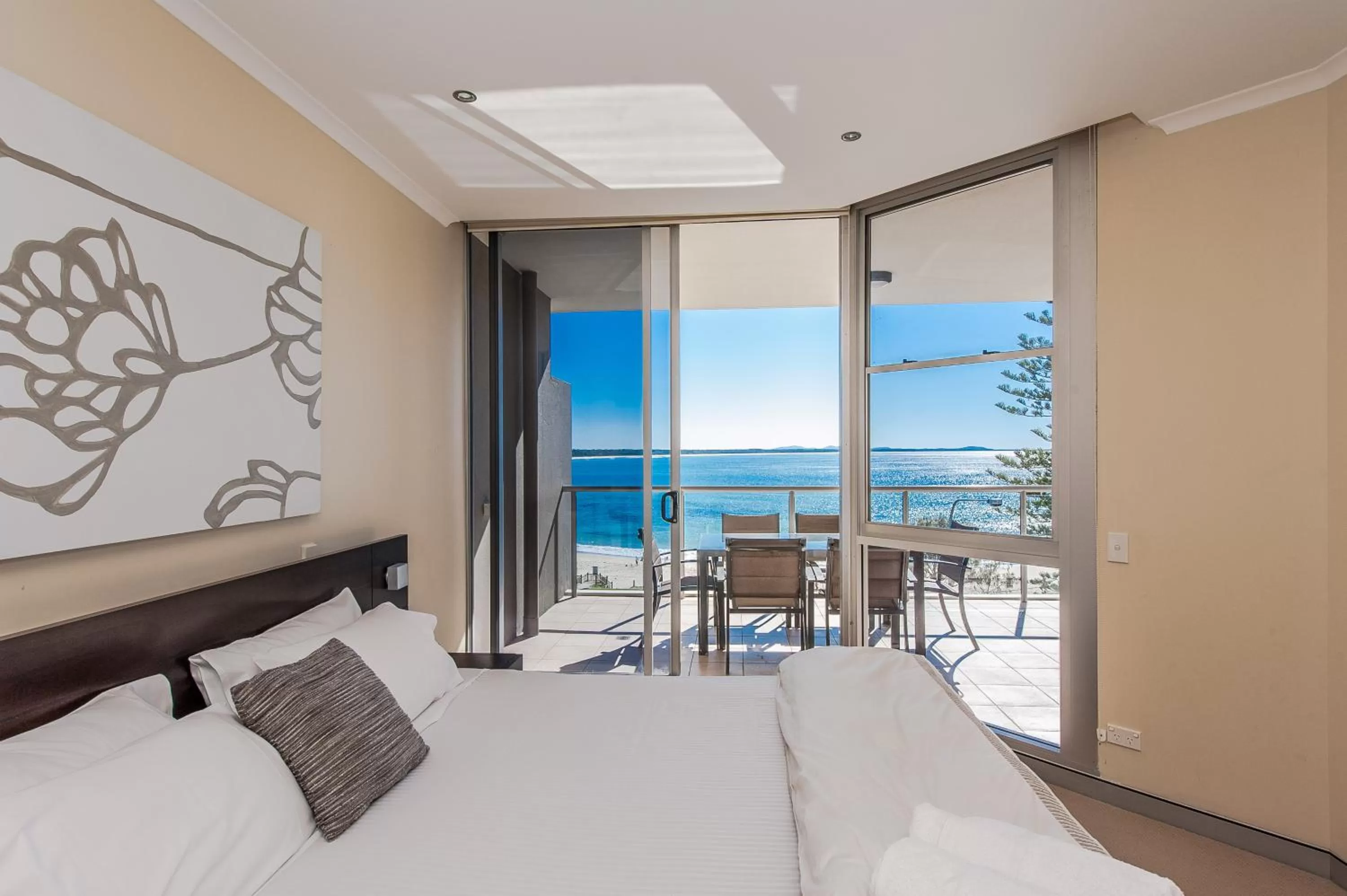 Balcony/Terrace, Bed in Sandcastle Apartments