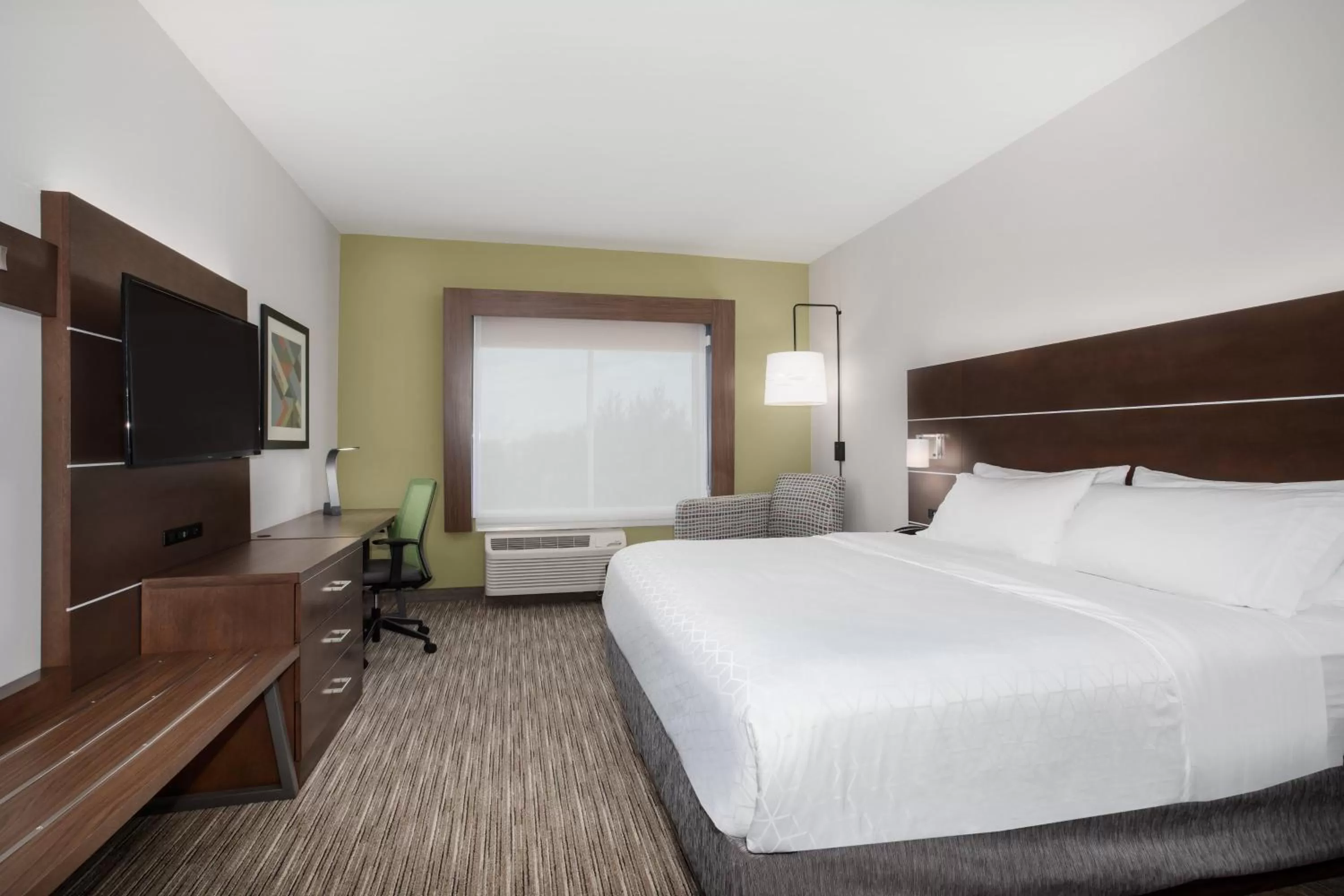 Photo of the whole room, Bed in Holiday Inn Express & Suites - Sterling by IHG