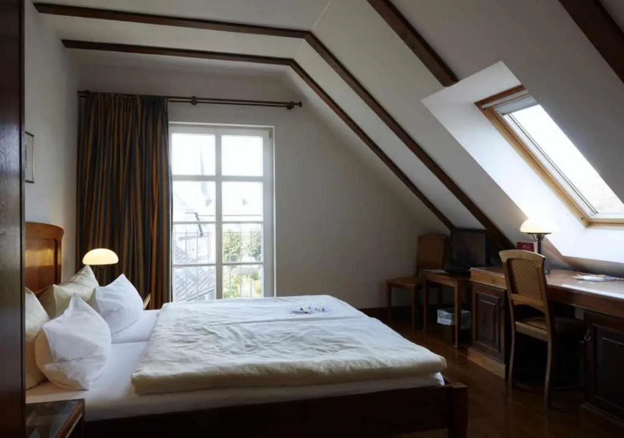 Bedroom, Bed in Hotel Snorrenburg GmbH