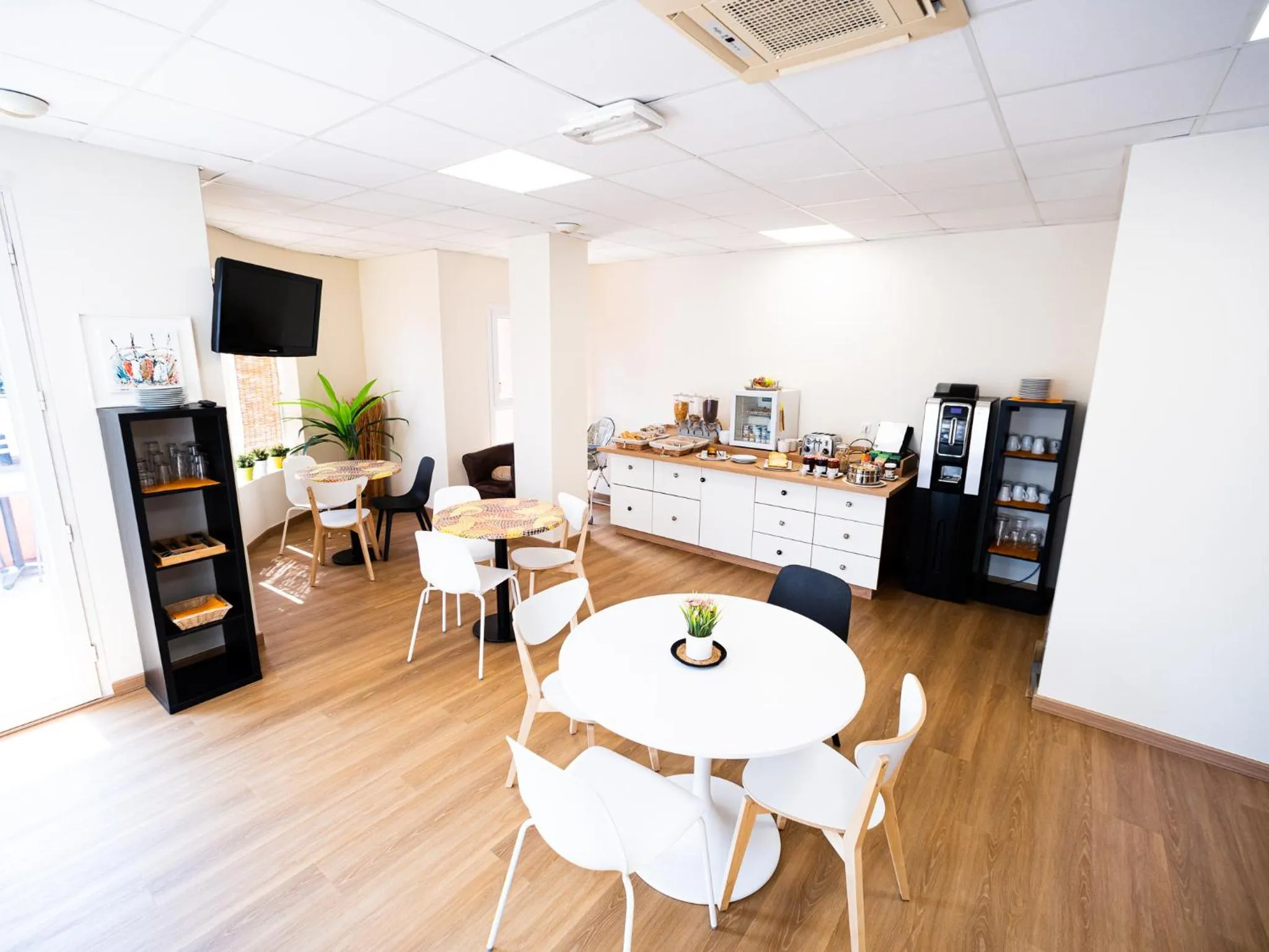 Breakfast in Hotel Grand Cap Rooftop Pool