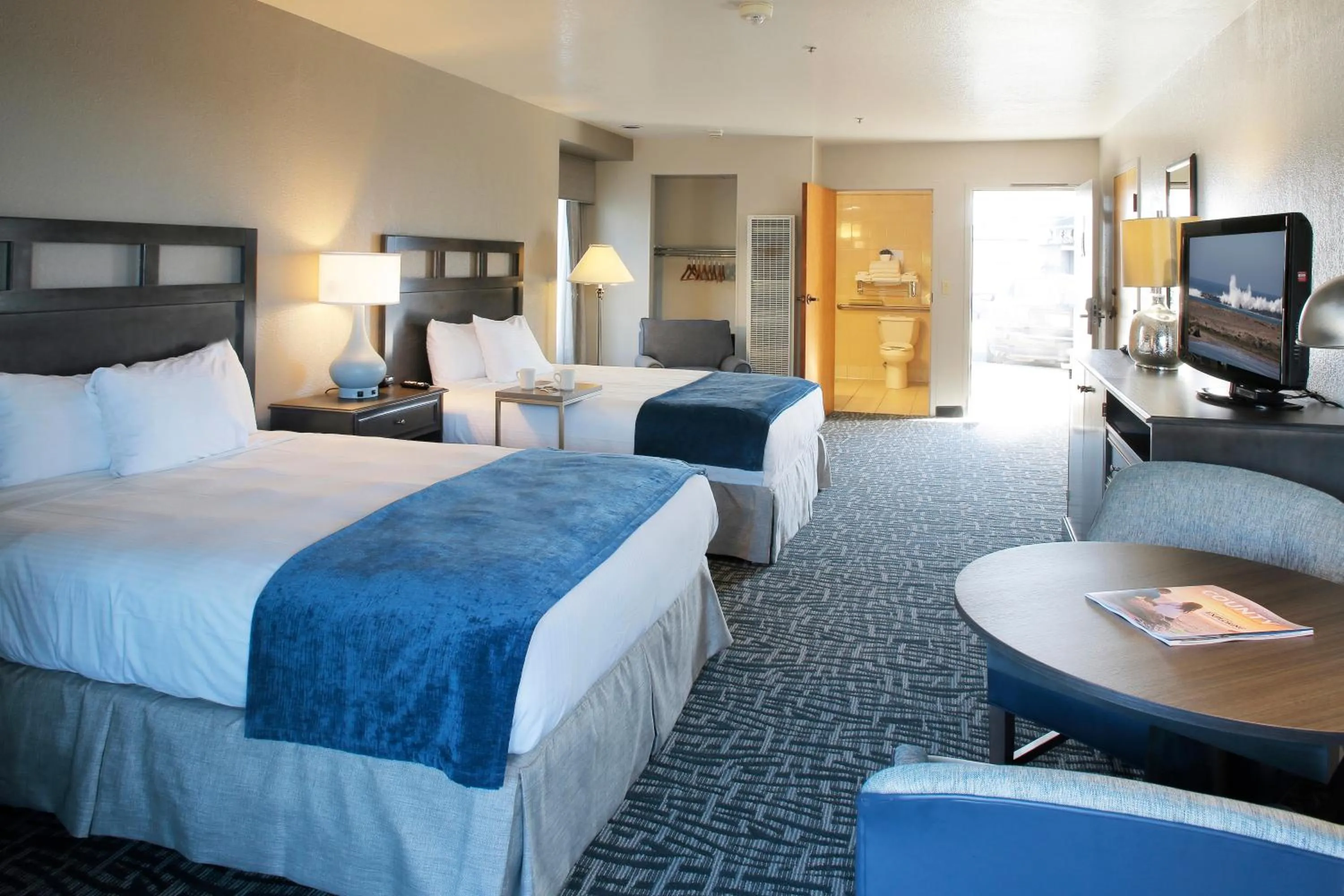 Bedroom, Bed in Blue Sail Inn