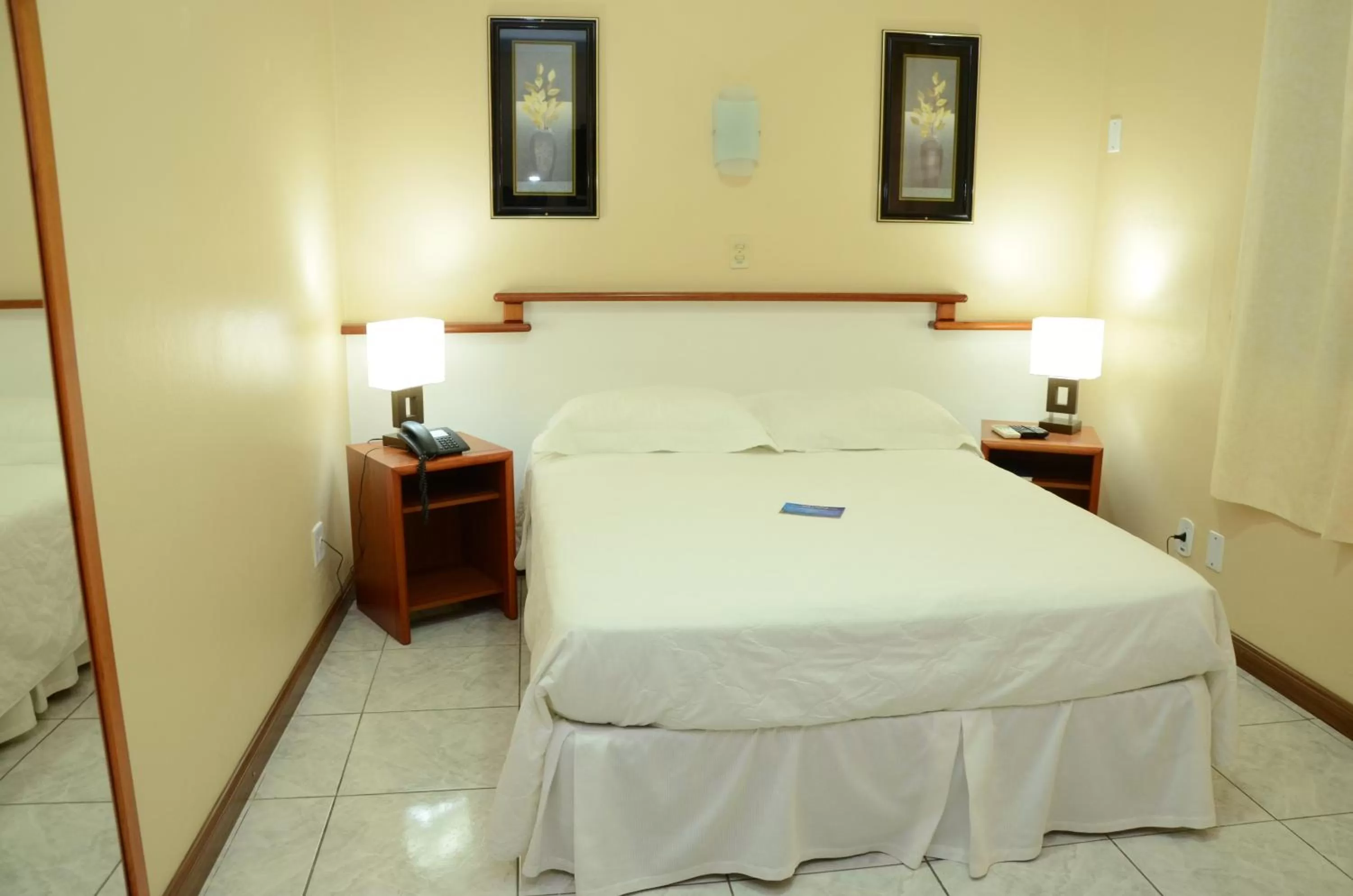 Bed in Fares Turis Hotel