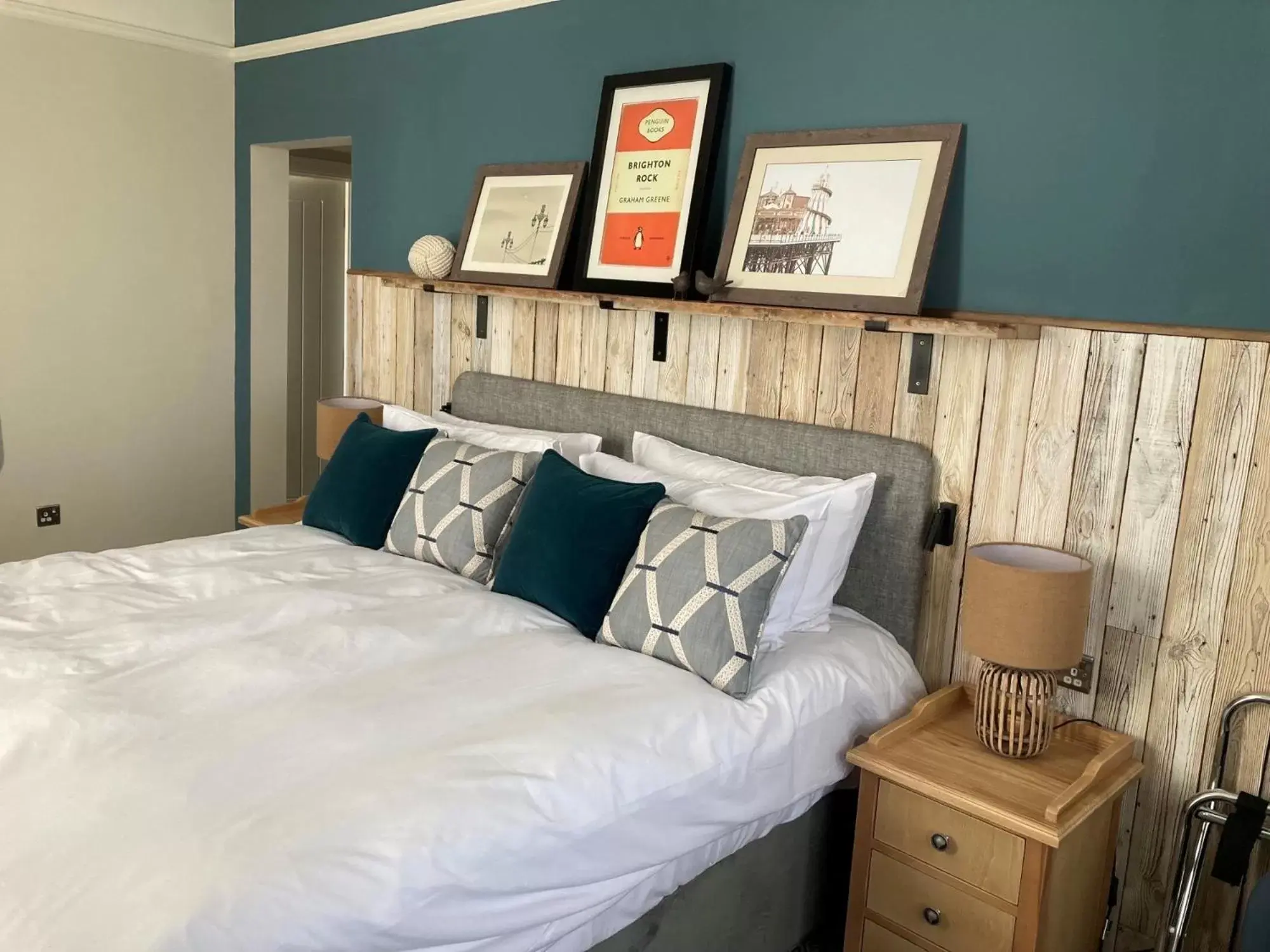 Superior Queen Room in Downs Hotel Superior Queen Room in Downs Hotel