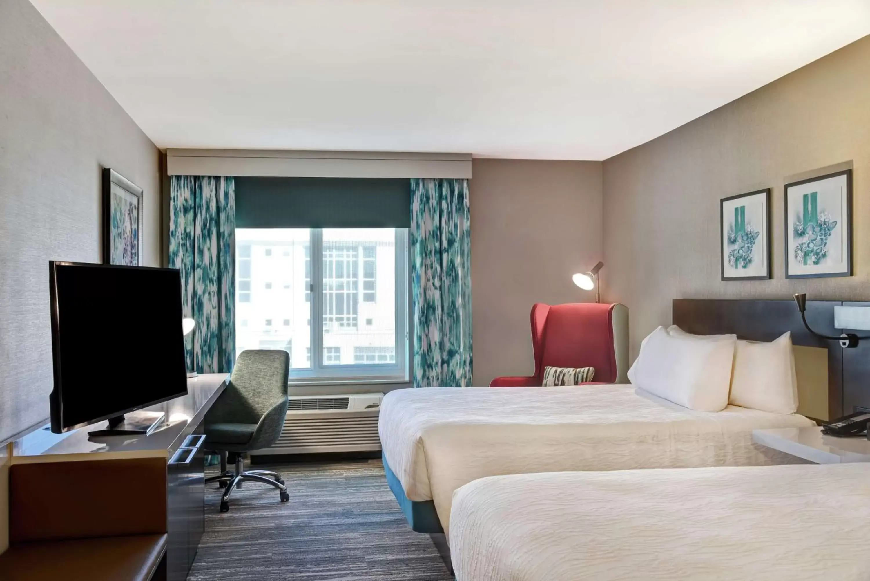 Queen Room with Two Queen Beds in Hilton Garden Inn Kansas City/Kansas Queen Room with Two Queen Beds in Hilton Garden Inn Kansas City/Kansas