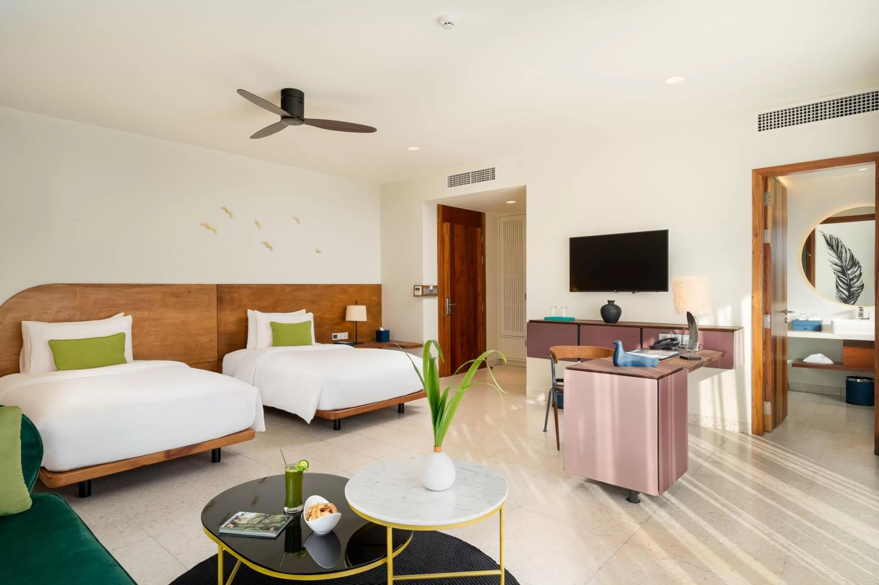 Photo of the whole room, Bed in The Aviary Hotel