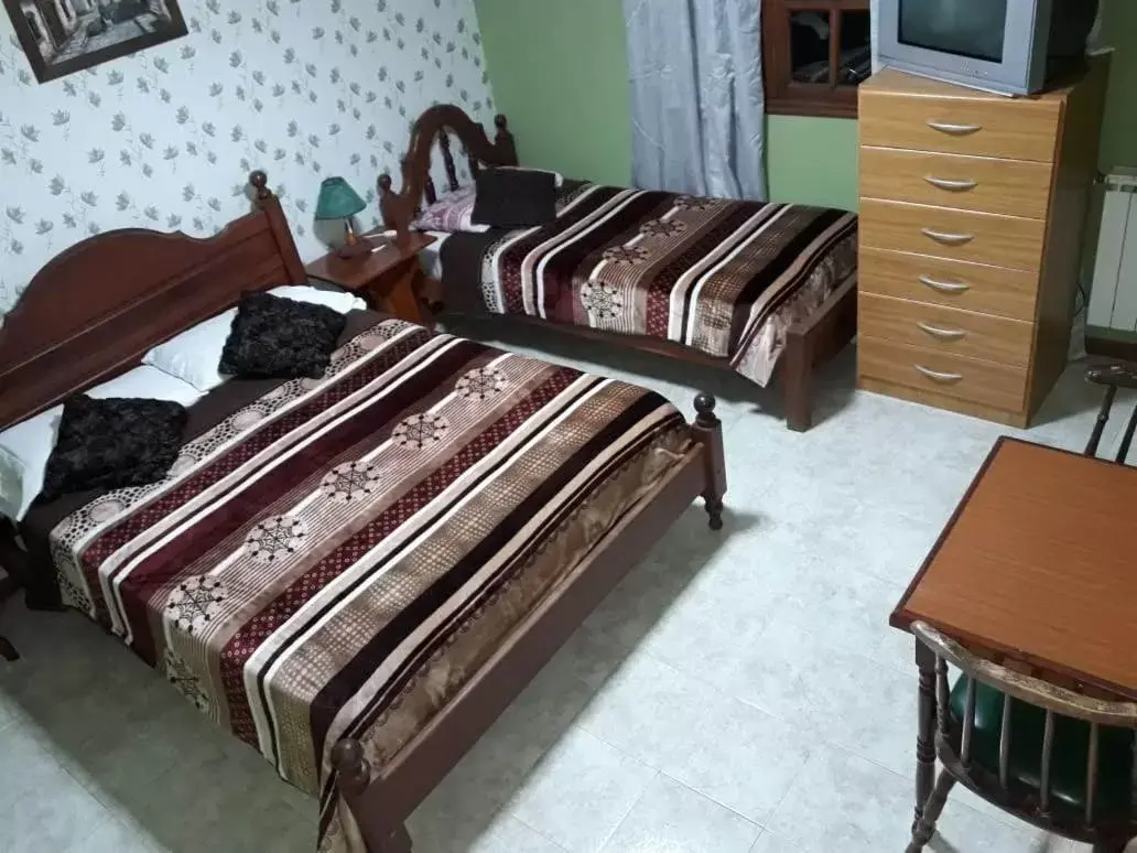 Triple Room with Private Bathroom in Mirador del Beagle Hosteria Triple Room with Private Bathroom in Mirador del Beagle Hosteria