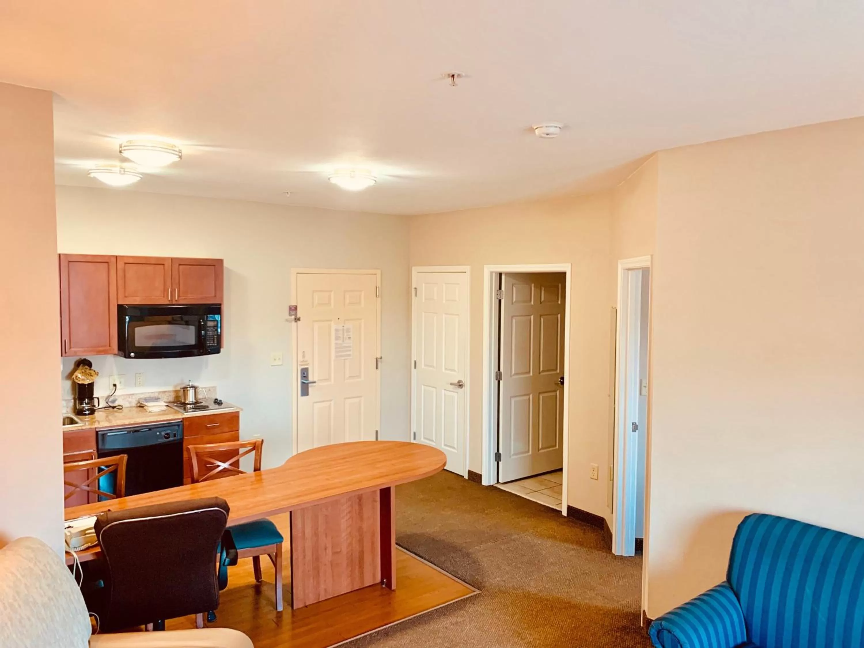One-Bedroom King Suite with Sofa Bed - Smoking in Candlewood Suites Hot Springs by IHG