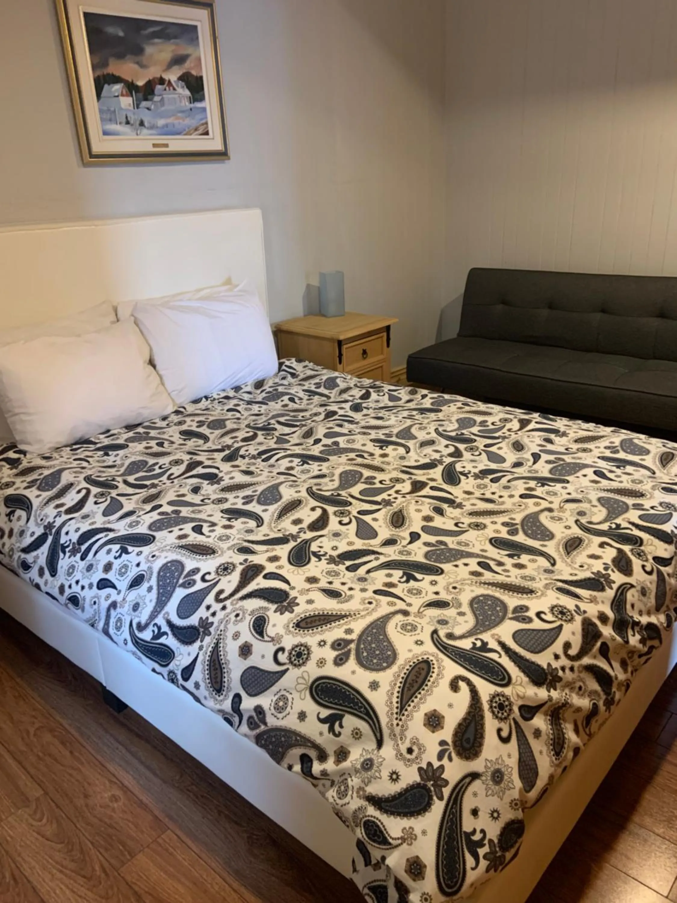 Bedroom, Bed in La Galouine Auberge