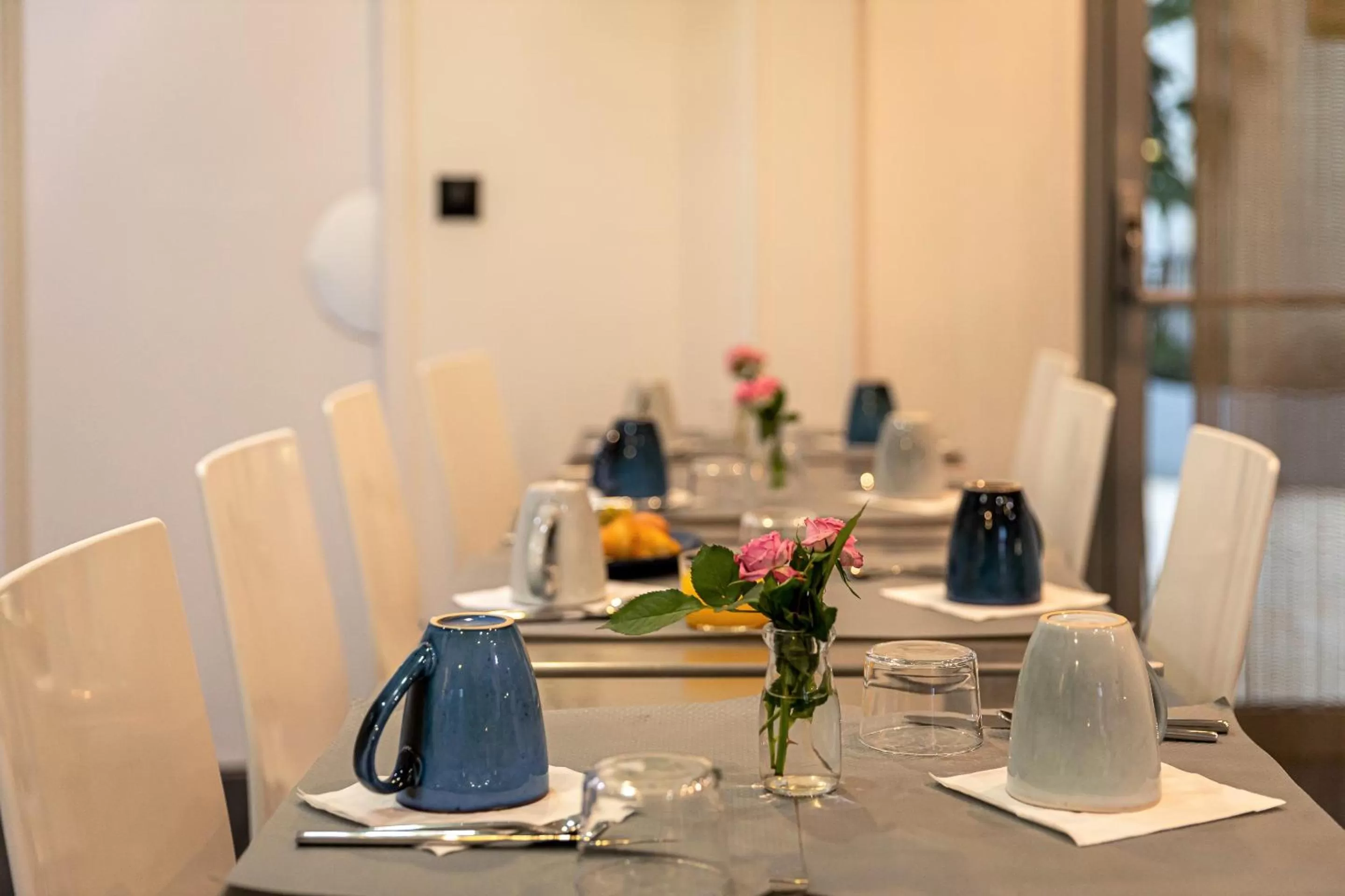 Communal lounge/ TV room in Hotel Glasgow Monceau by Patrick Hayat