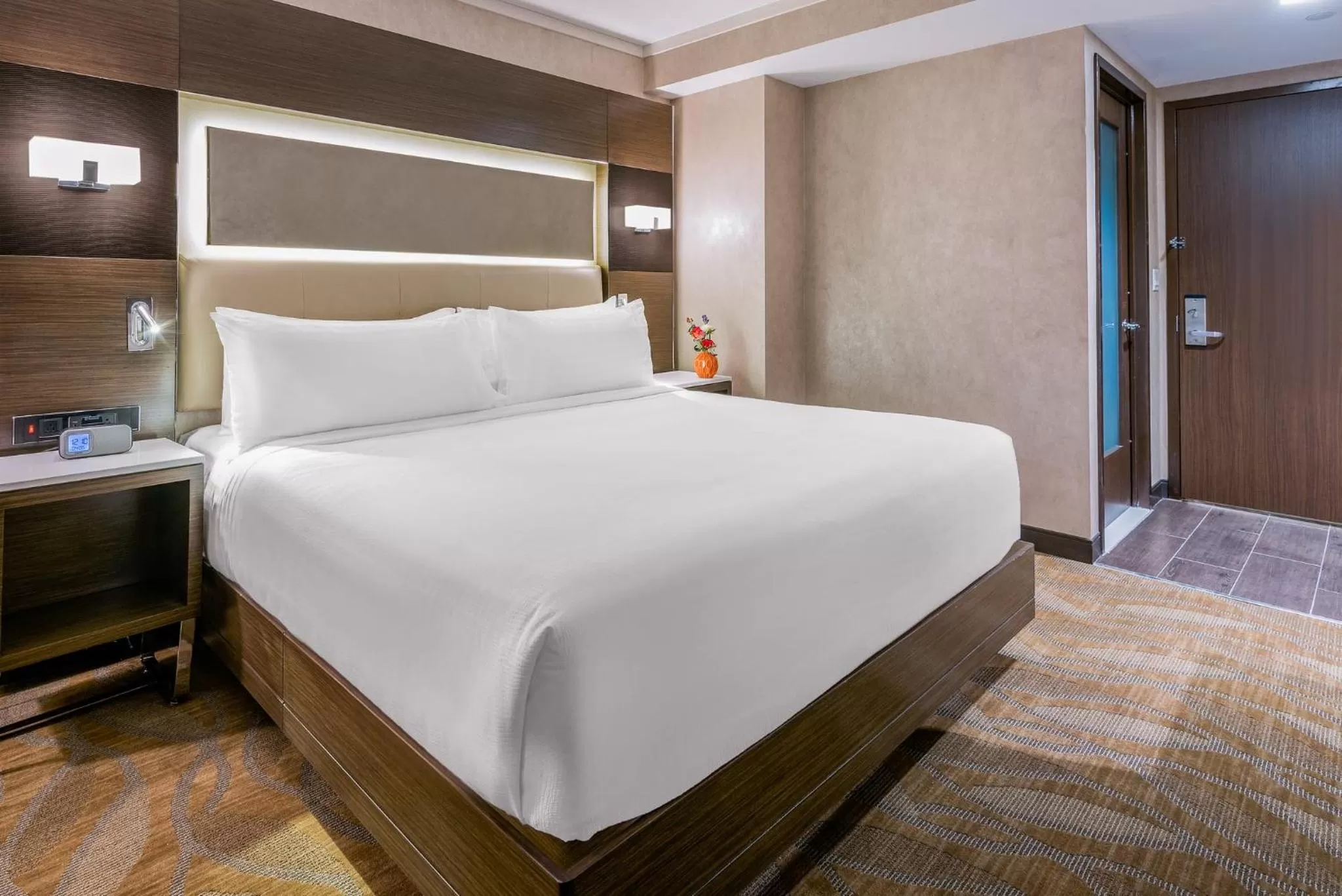 Photo of the whole room, Bed in Holiday Inn Brooklyn Downtown by IHG