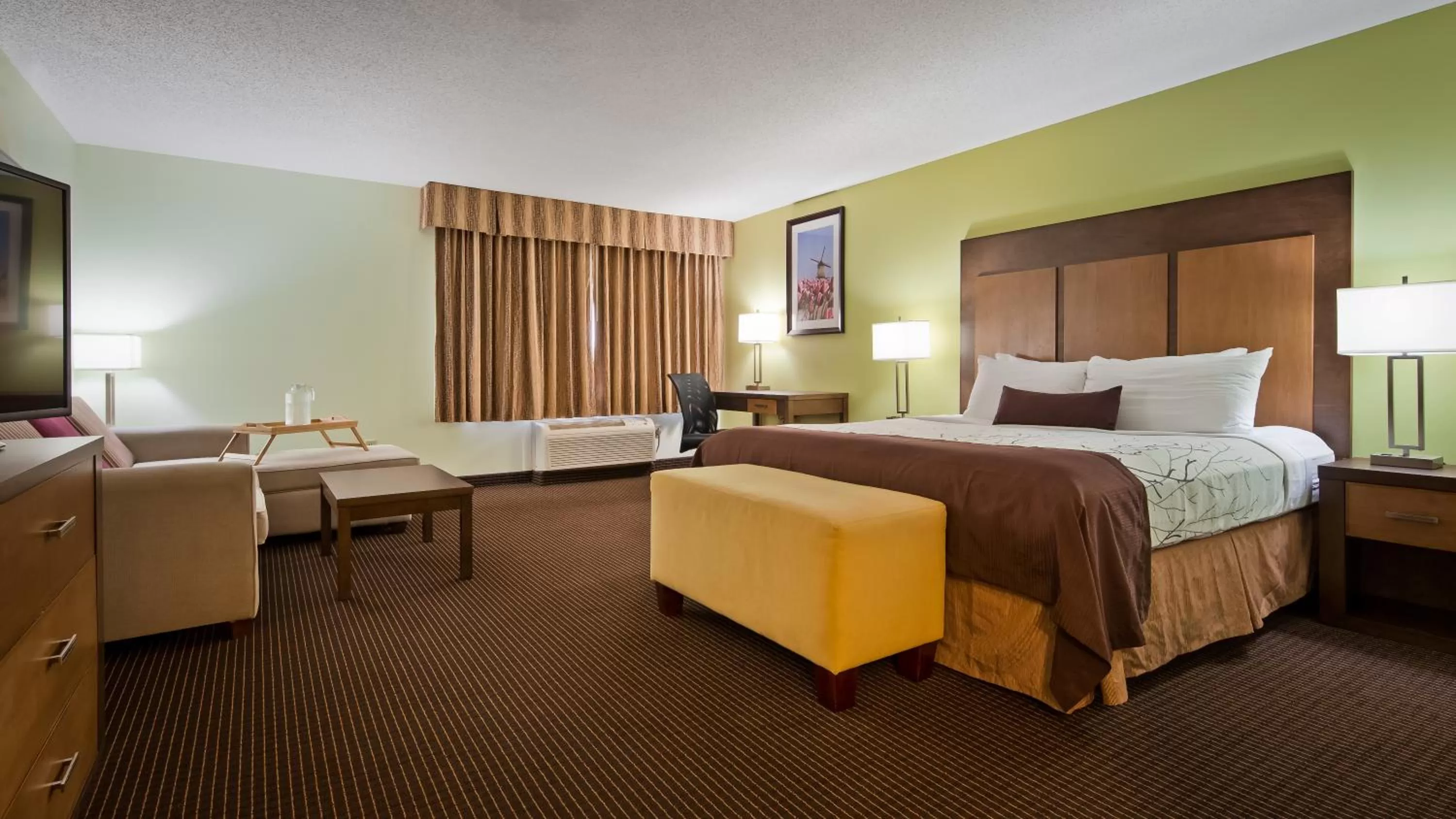 Photo of the whole room, Bed in White Pine Inn & Suites