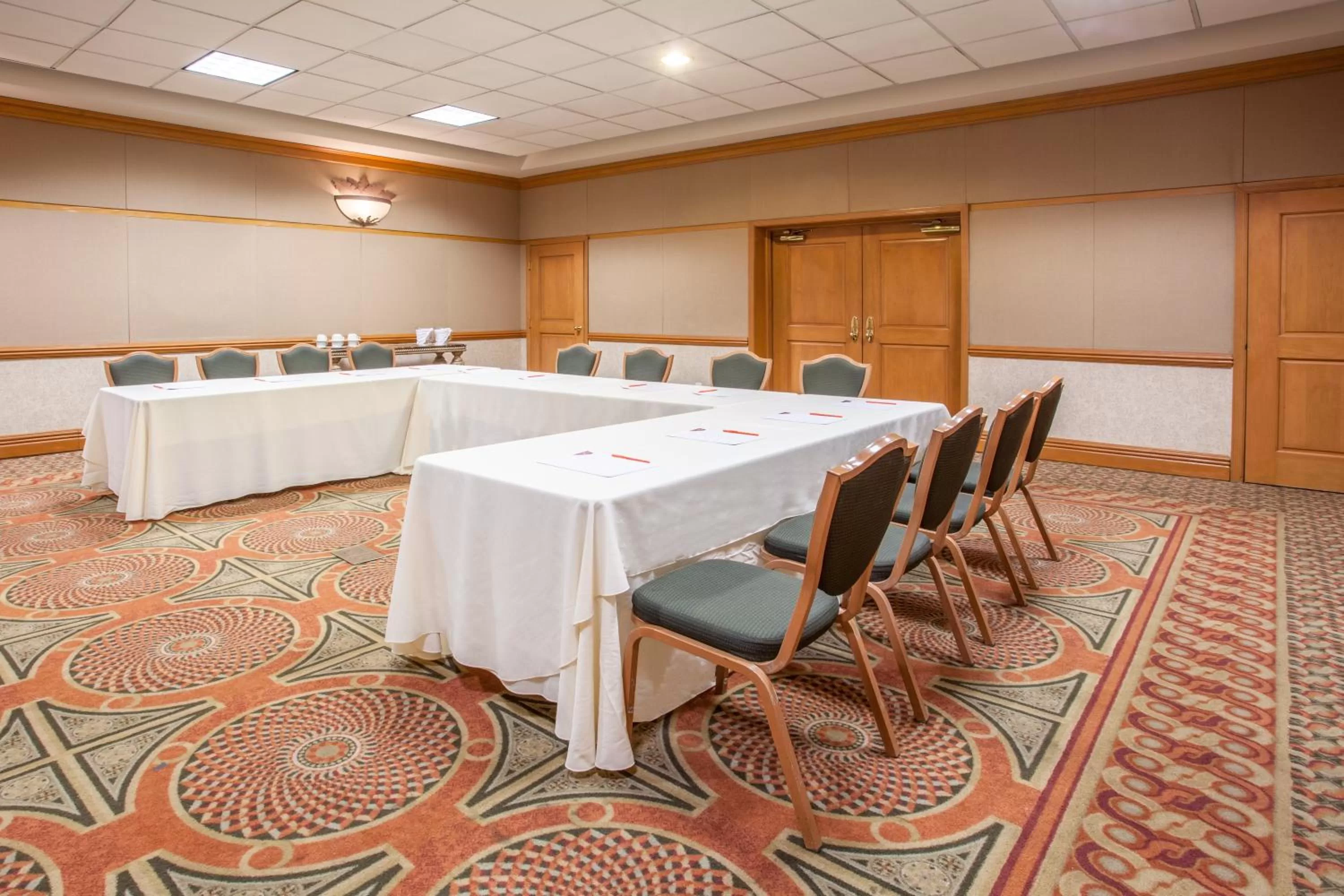 Meeting/conference room in Crowne Plaza Torreon by IHG