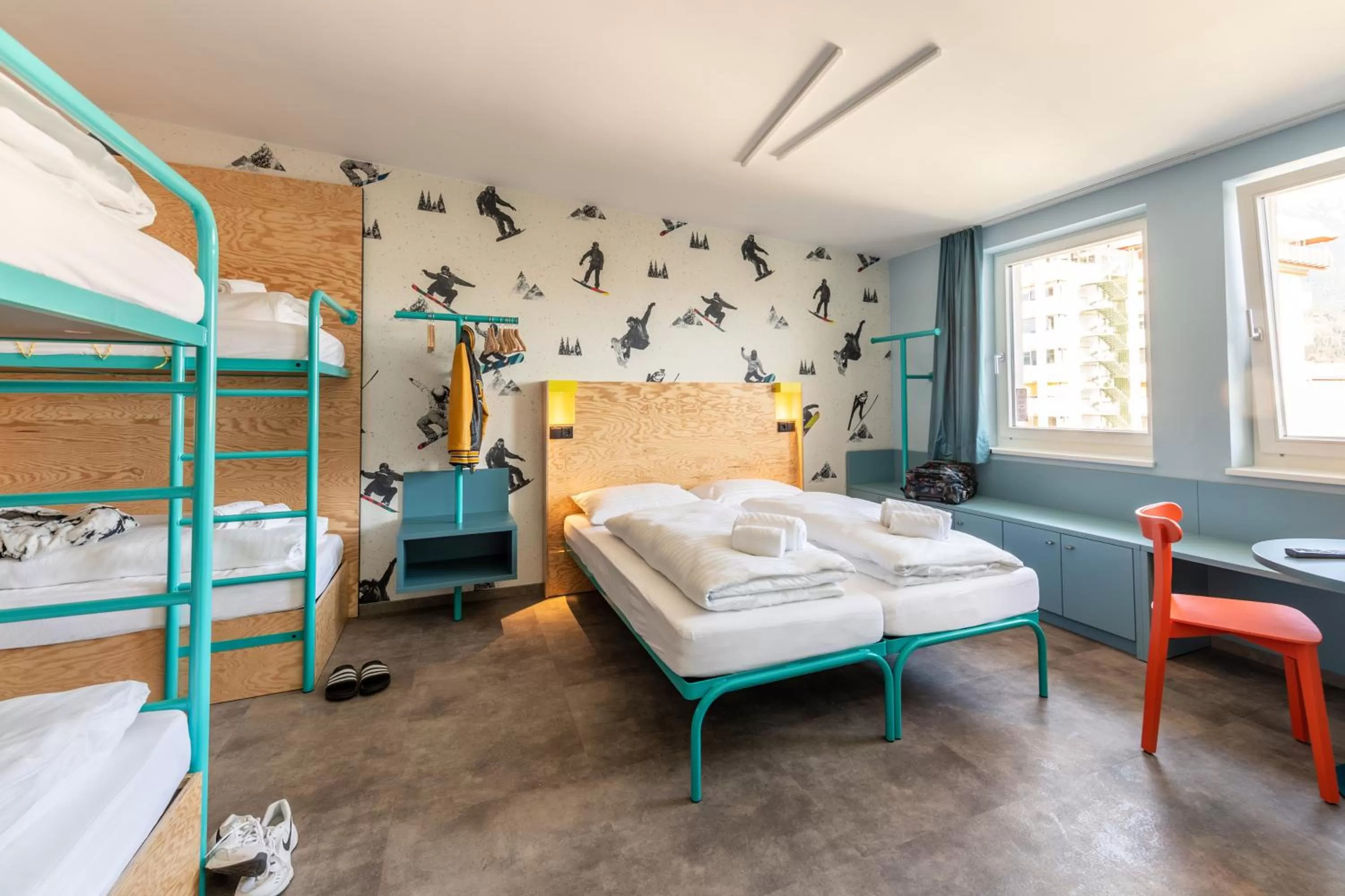 Photo of the whole room in MEININGER Hotel Innsbruck Zentrum