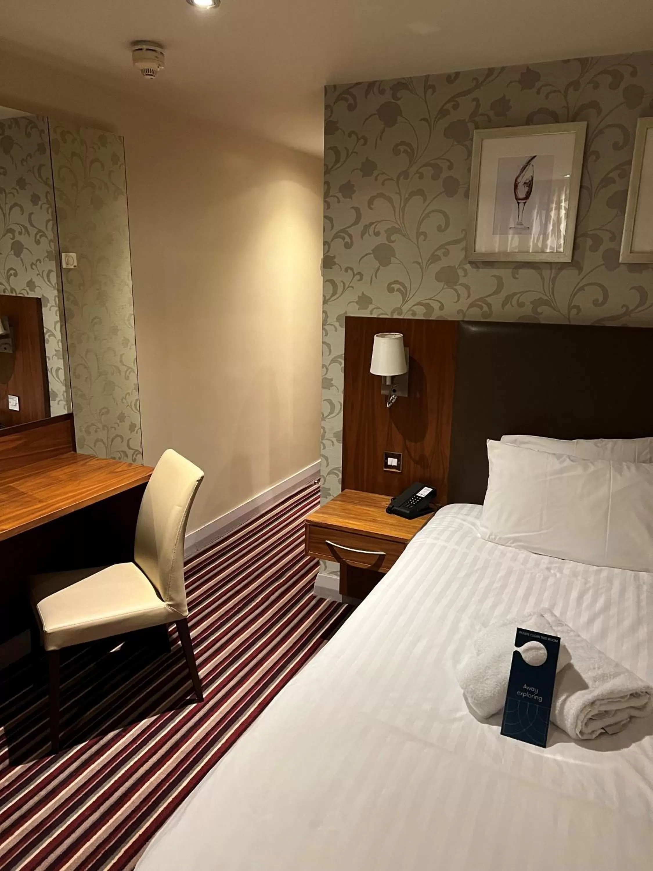 Bedroom, Bed in Gloucester Robinswood Hotel, BW Signature Collection