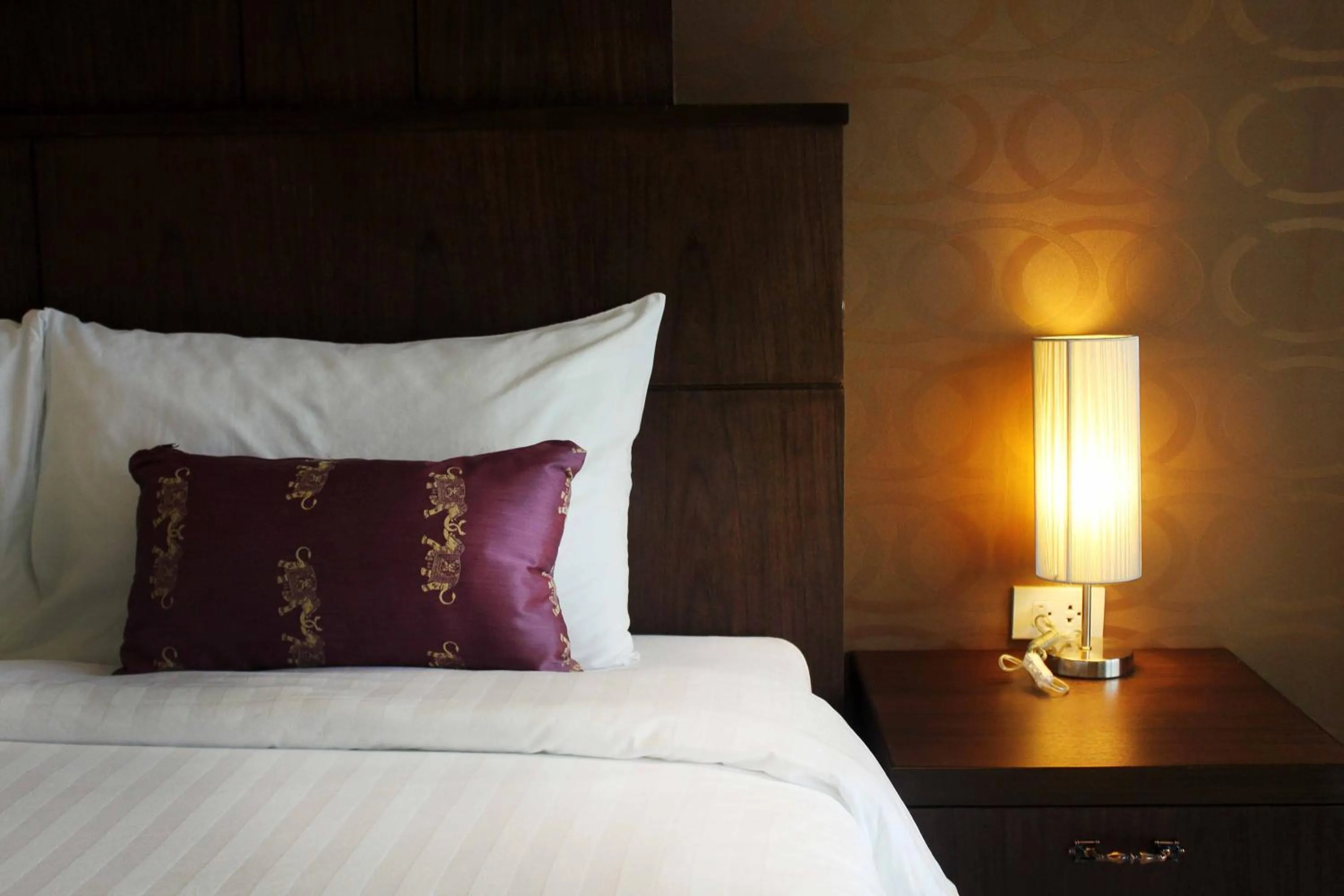 Photo of the whole room, Bed in Lub Sbuy House Hotel - SHA