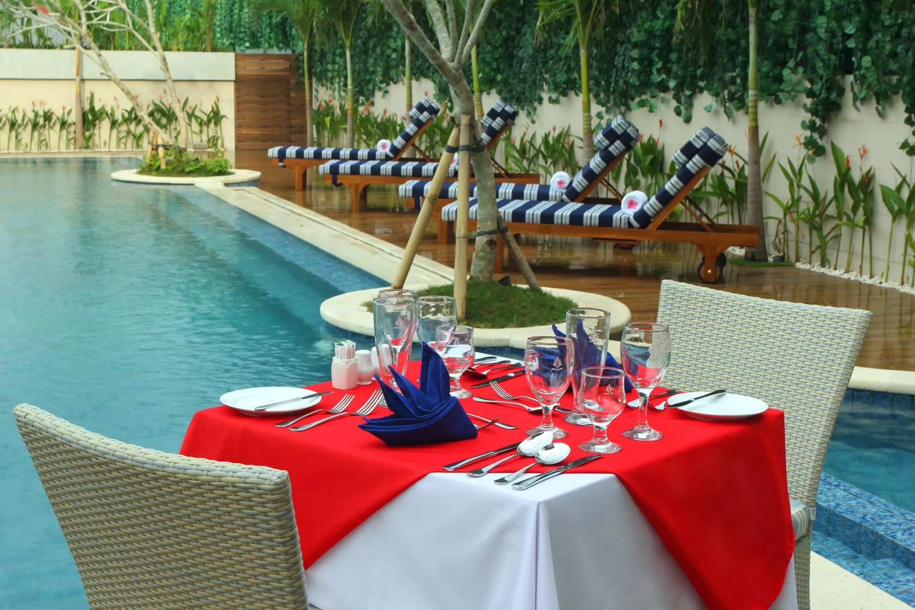 Swimming pool in Rhadana Hotel