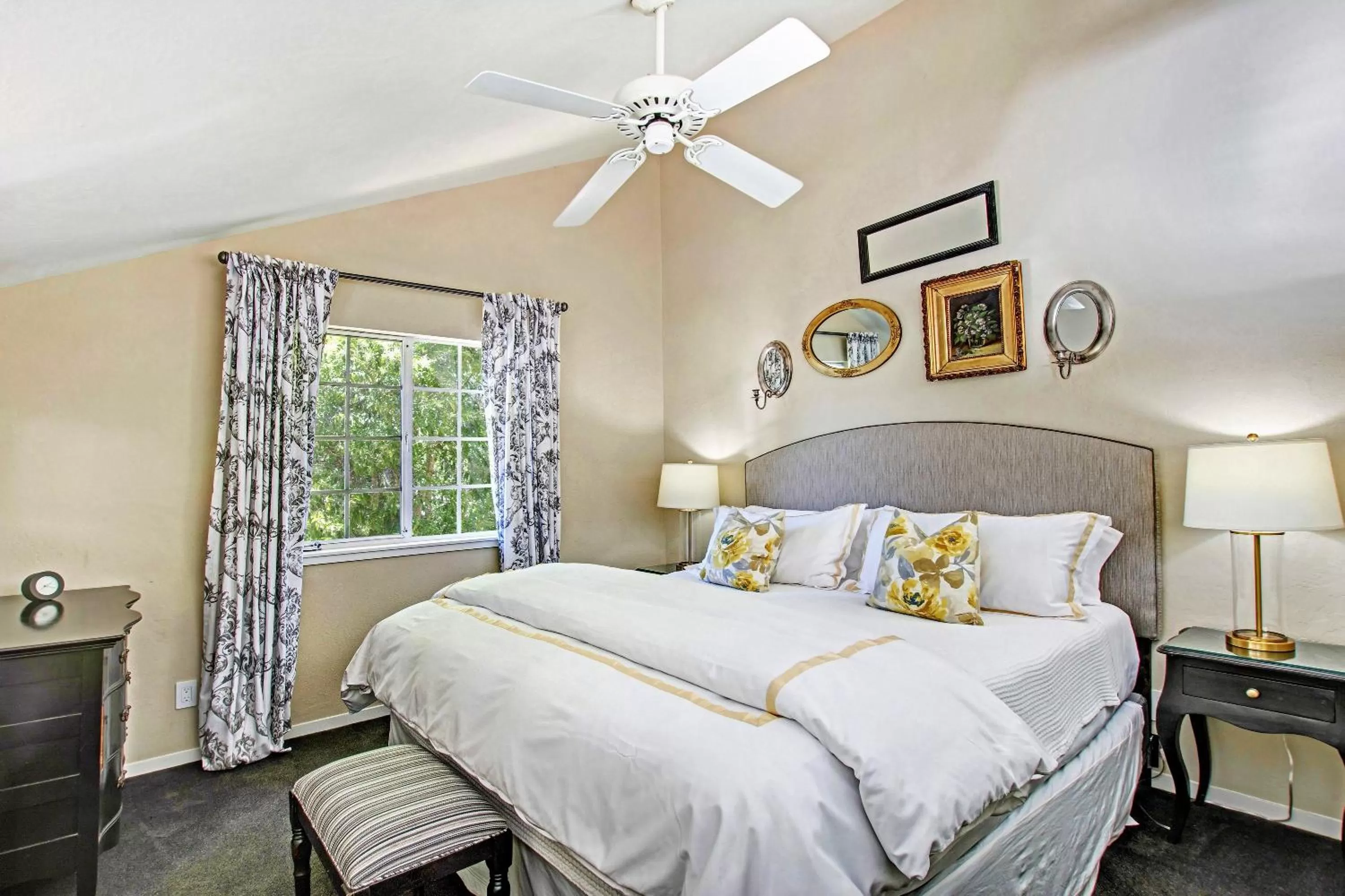 Bed in Bungalows 313