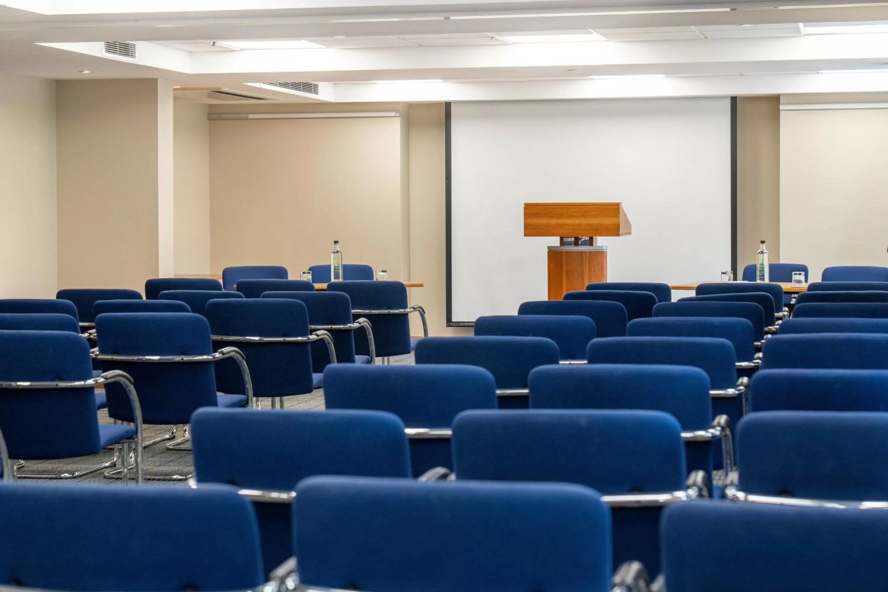 Meeting/conference room in Holiday Inn Maidstone-Sevenoaks by IHG