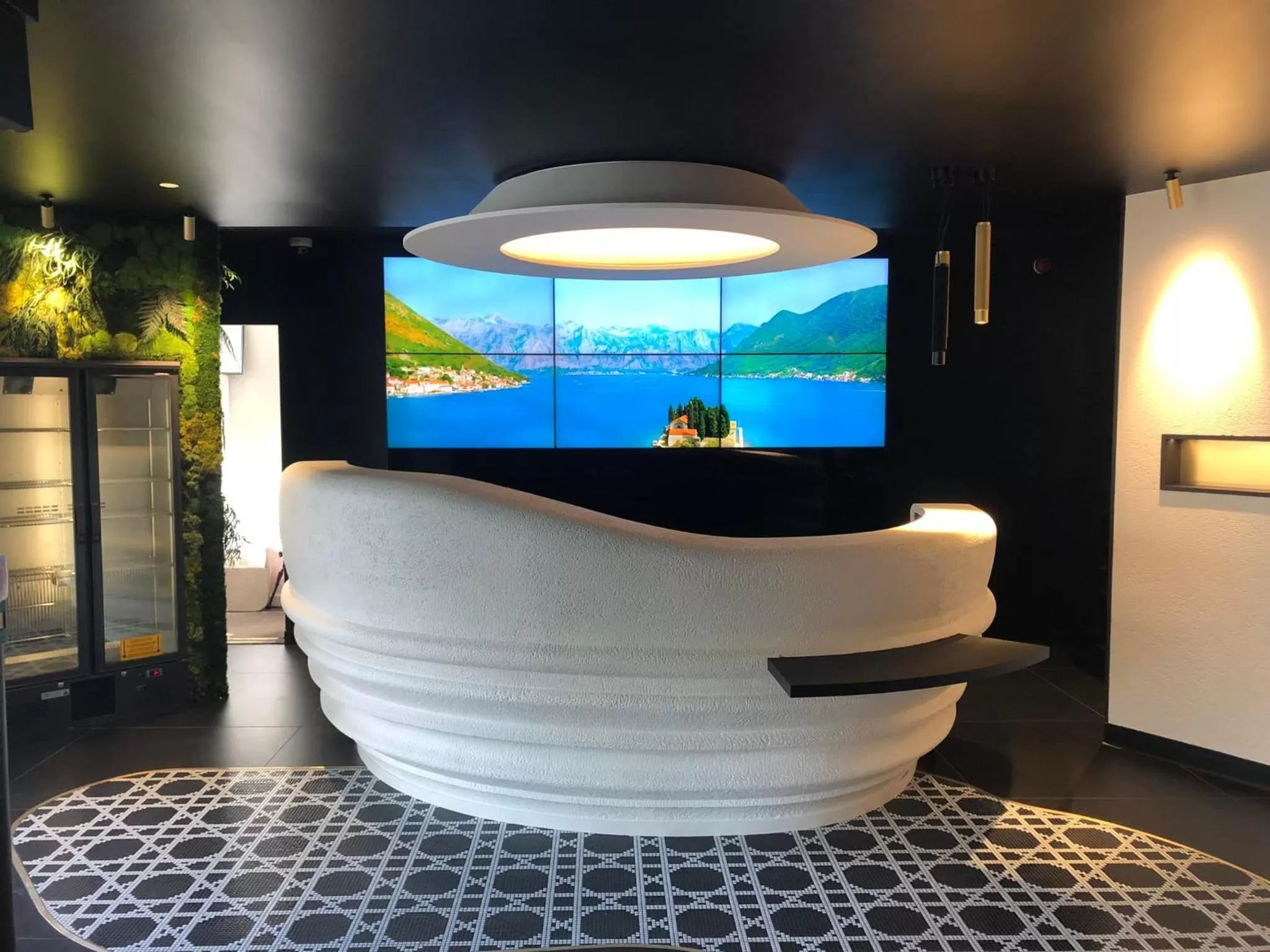 Lobby or reception in Mercure Orléans Centre Bords de Loire