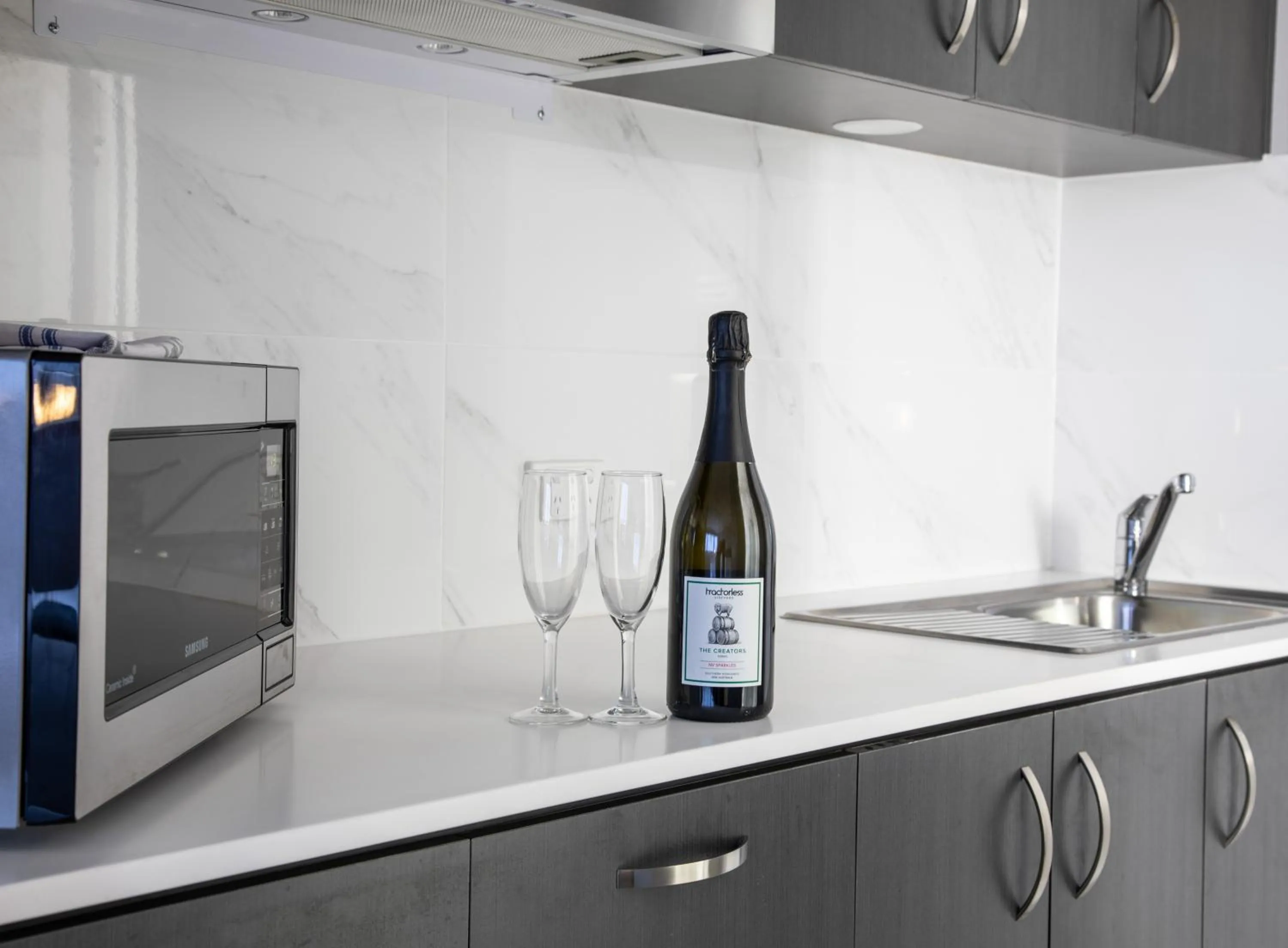 Kitchen or kitchenette in Madison Capital Executive Apartments