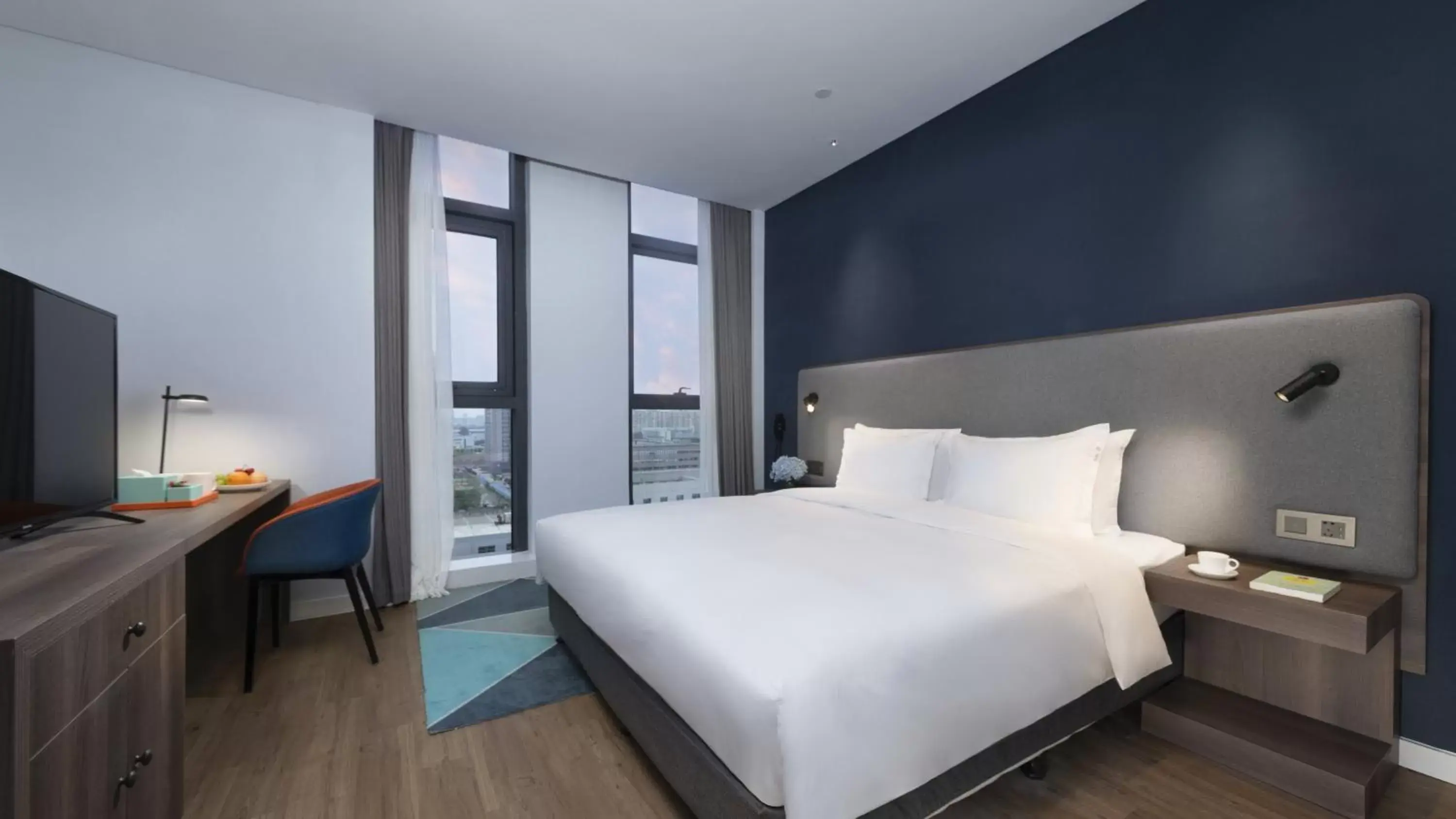 King Superior Non Smoking in Holiday Inn Express Nanjing Dongshan, an IHG Hotel King Superior Non Smoking in Holiday Inn Express Nanjing Dongshan, an IHG Hotel