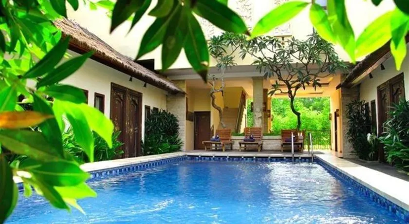 Swimming pool in Sari Stay