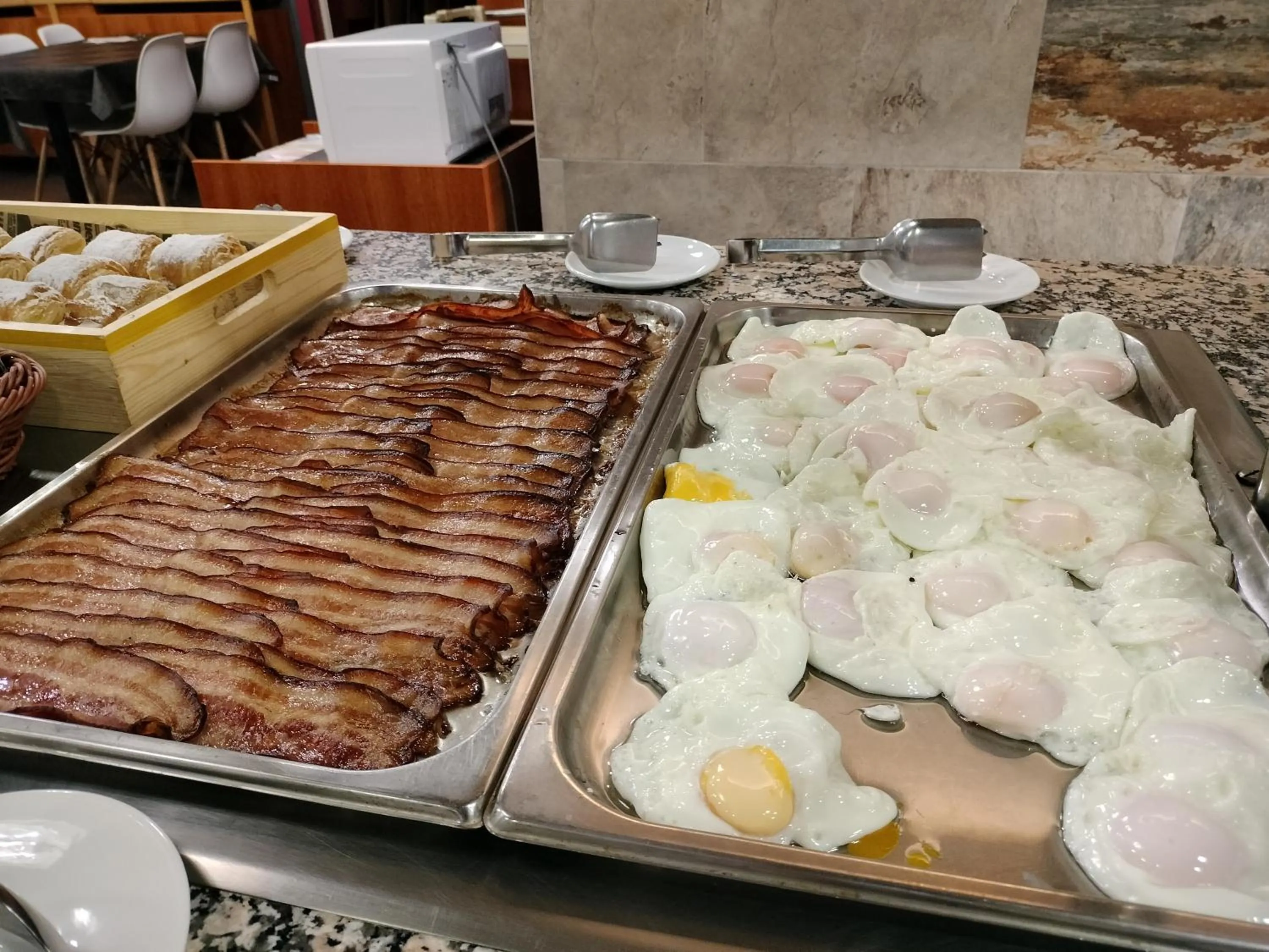 Buffet breakfast in Hotel Ciutadella