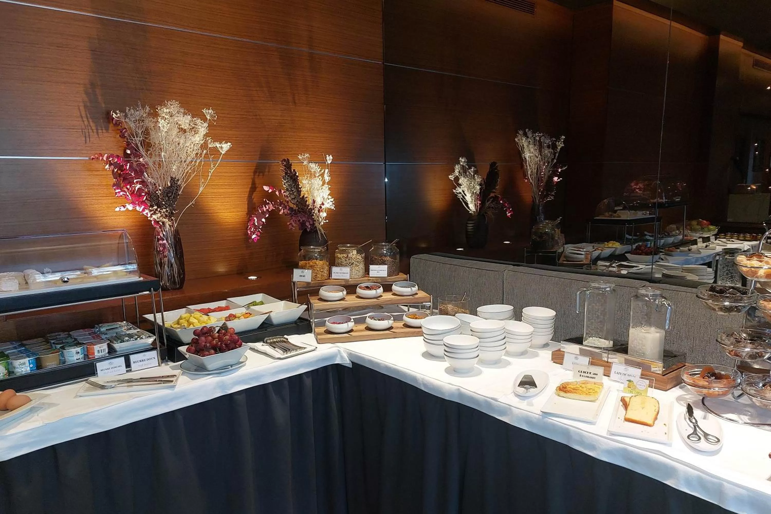 Buffet breakfast in Splendid Etoile