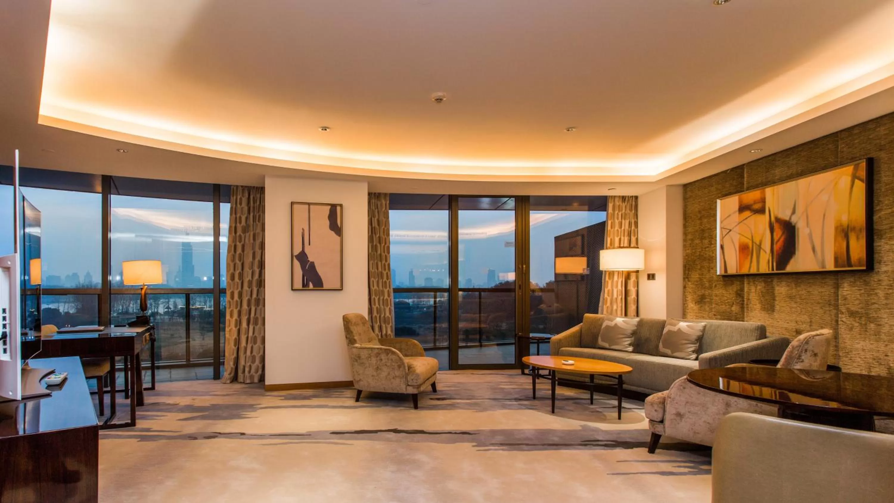 Bedroom in Holiday Inn Nanjing Xuanwu Lake by IHG