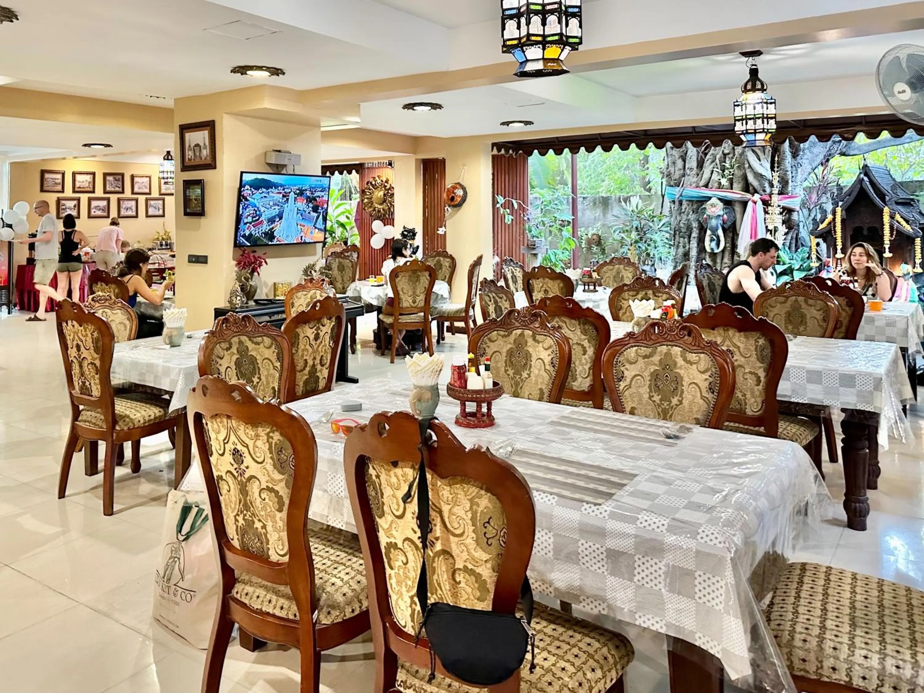 Restaurant/places to eat in At Chiang Mai Hotel