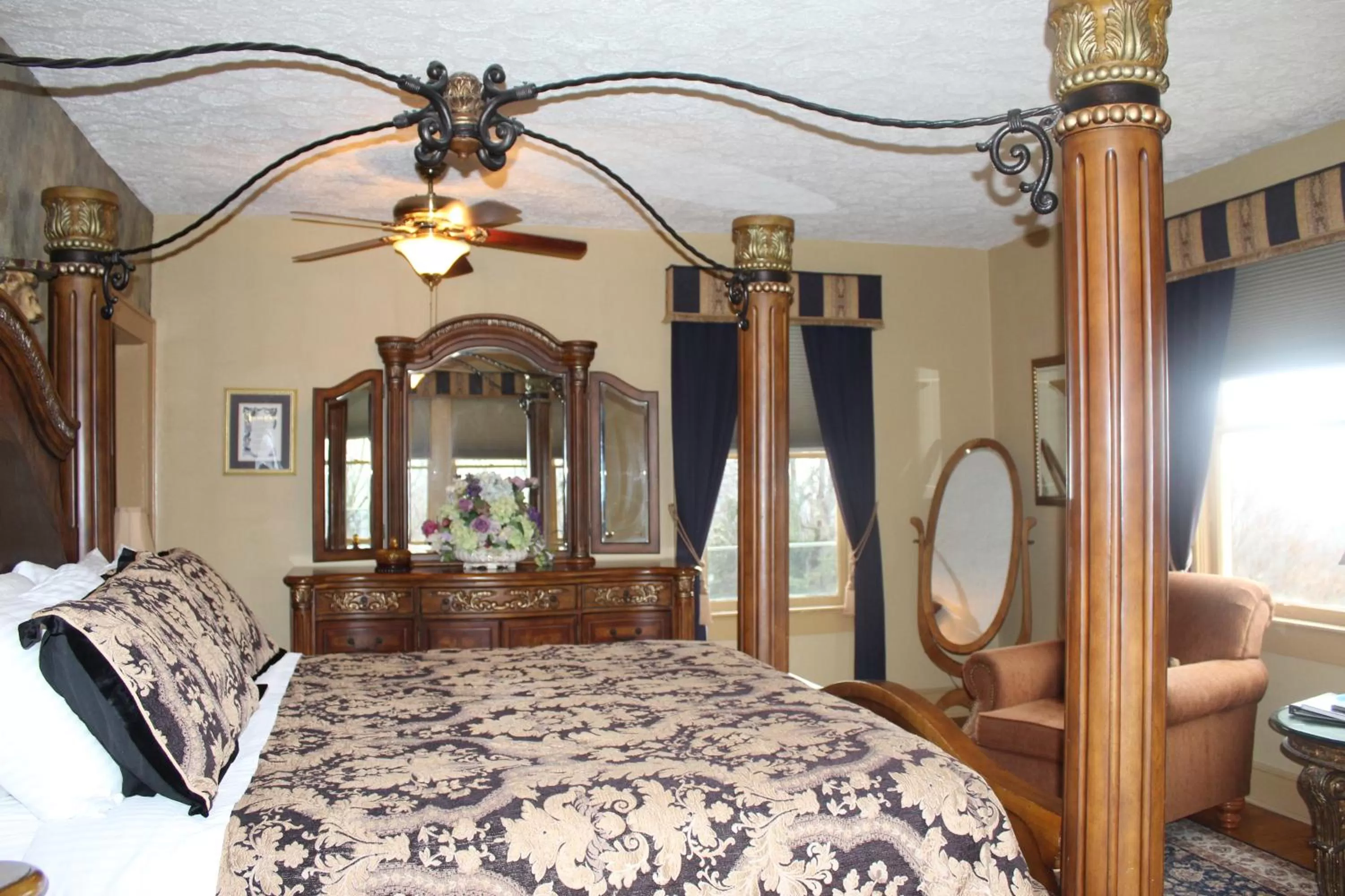 Bedroom, Bed in Echo Mountain Inn